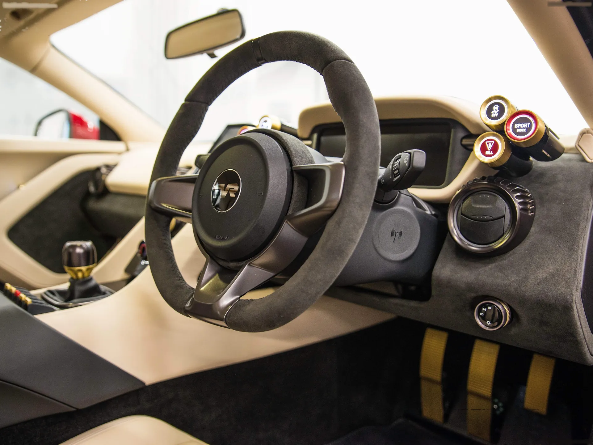 TVR Griffith (2019) – interiér