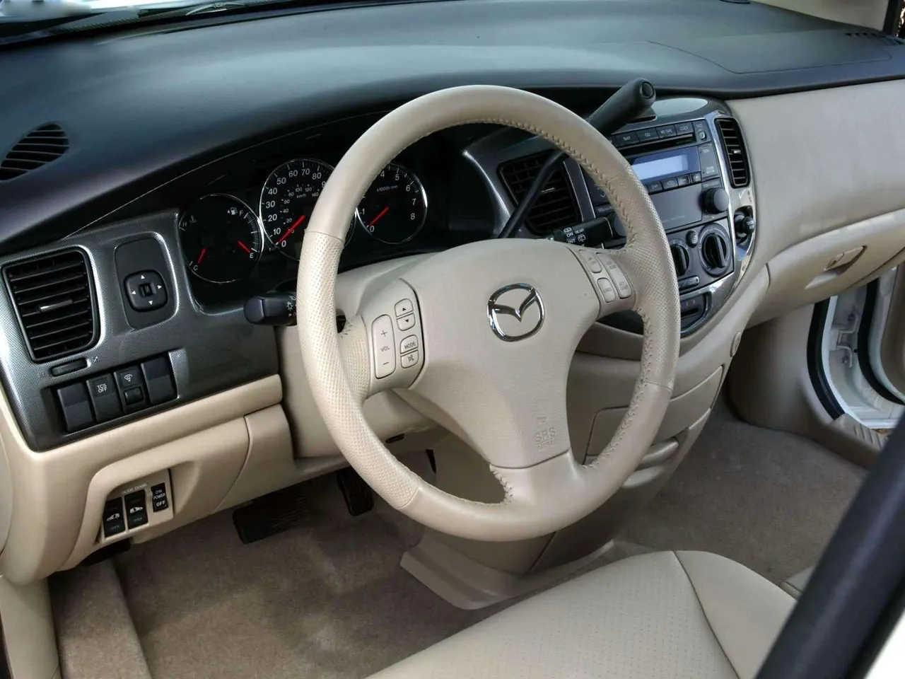 Mazda MPV ES (2004) – interiér