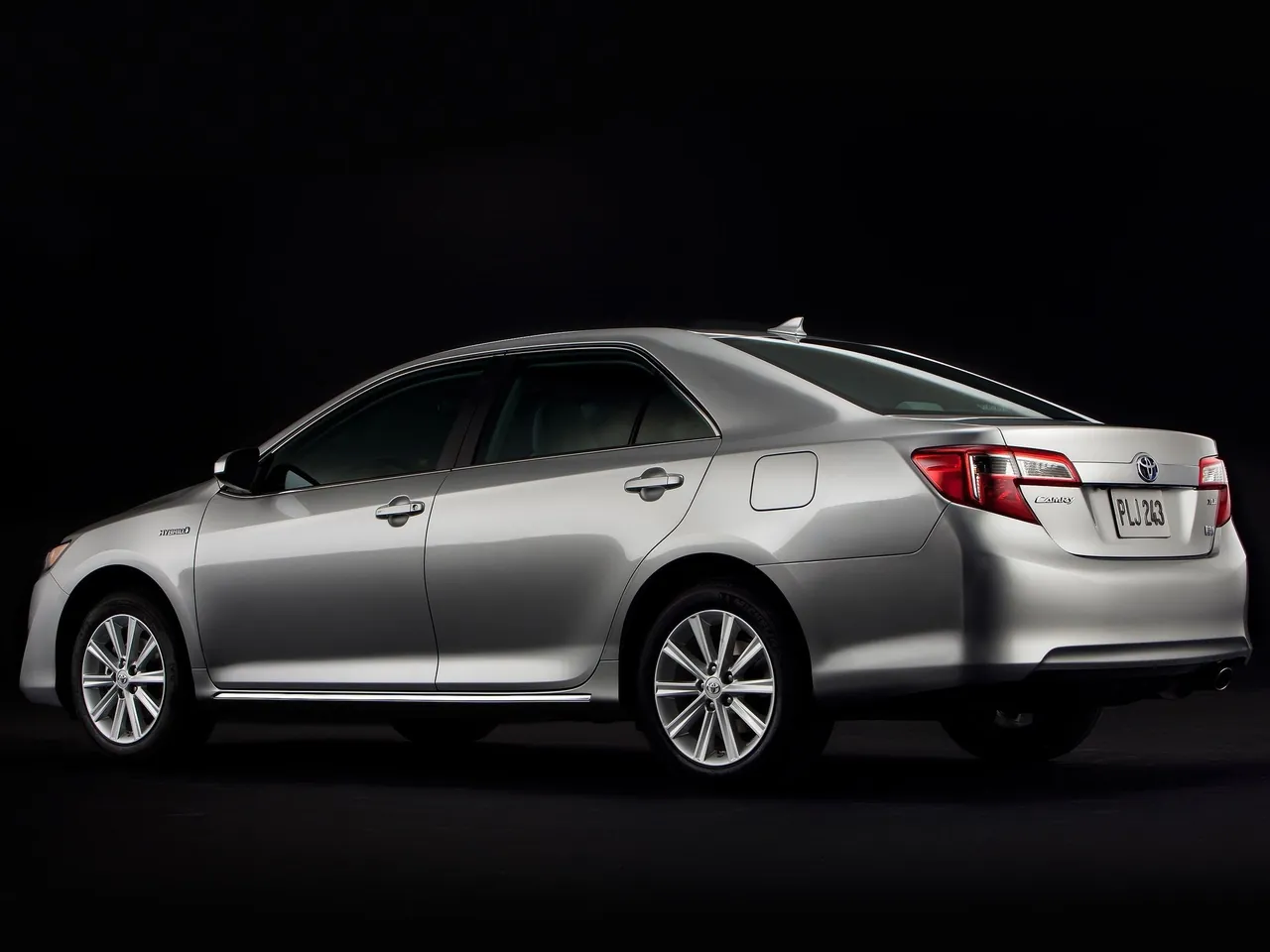 Toyota Camry Hybrid (2012) - Rear Three-Quarter