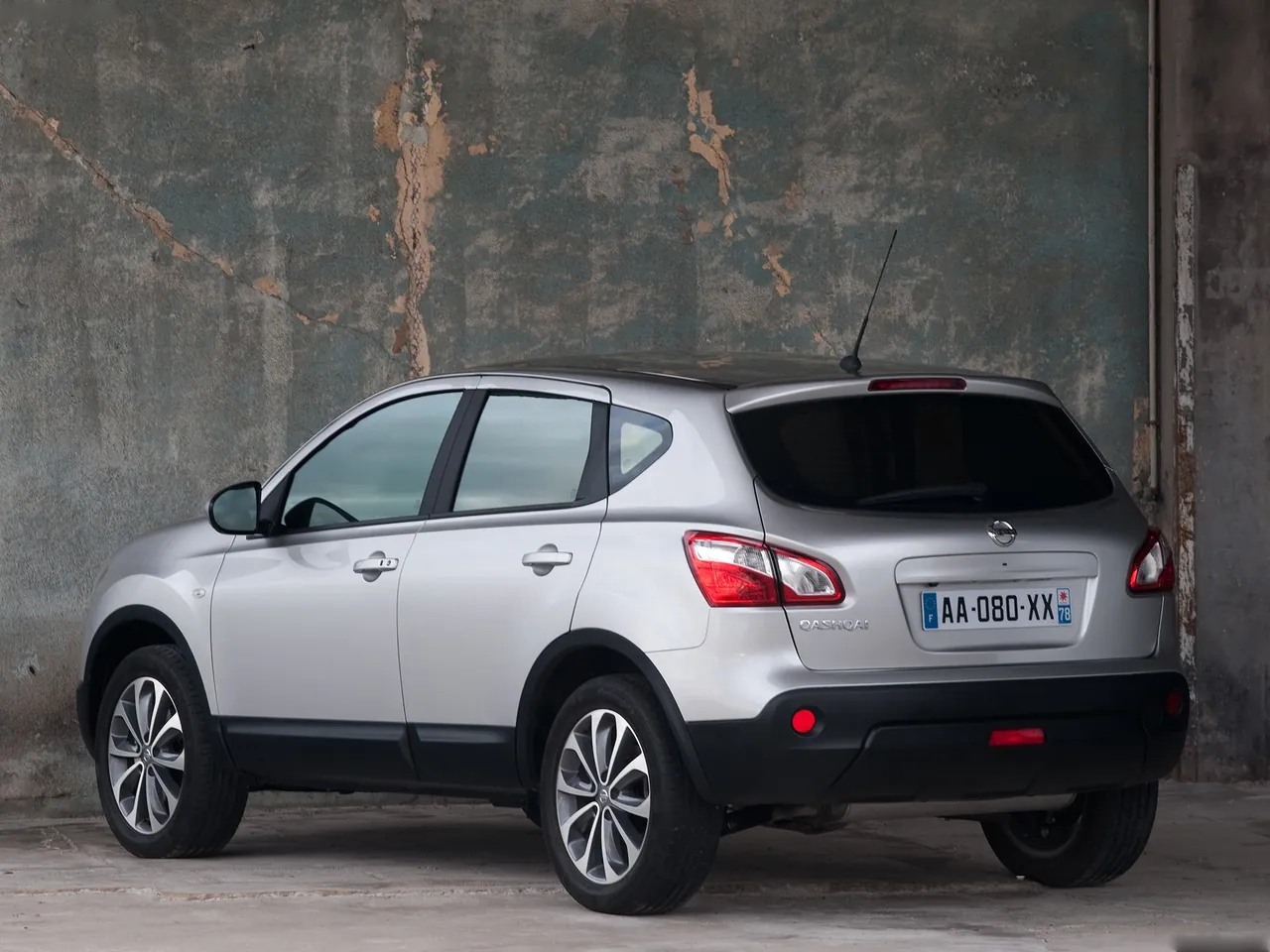 Nissan Qashqai (2010) – zadní tříčtvrteční pohled