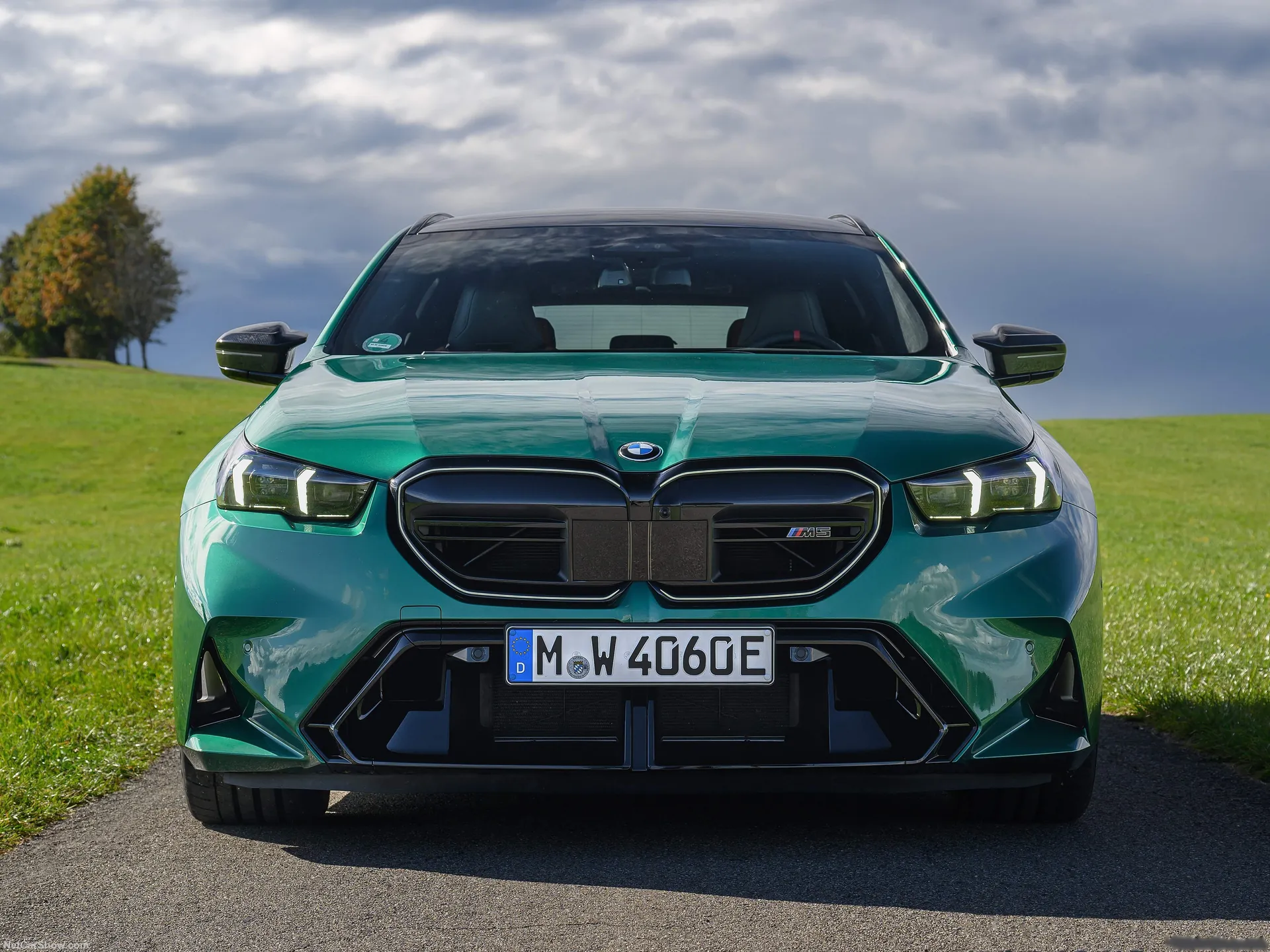 BMW M5 Touring Isle of Man Green (2025) – zepředu