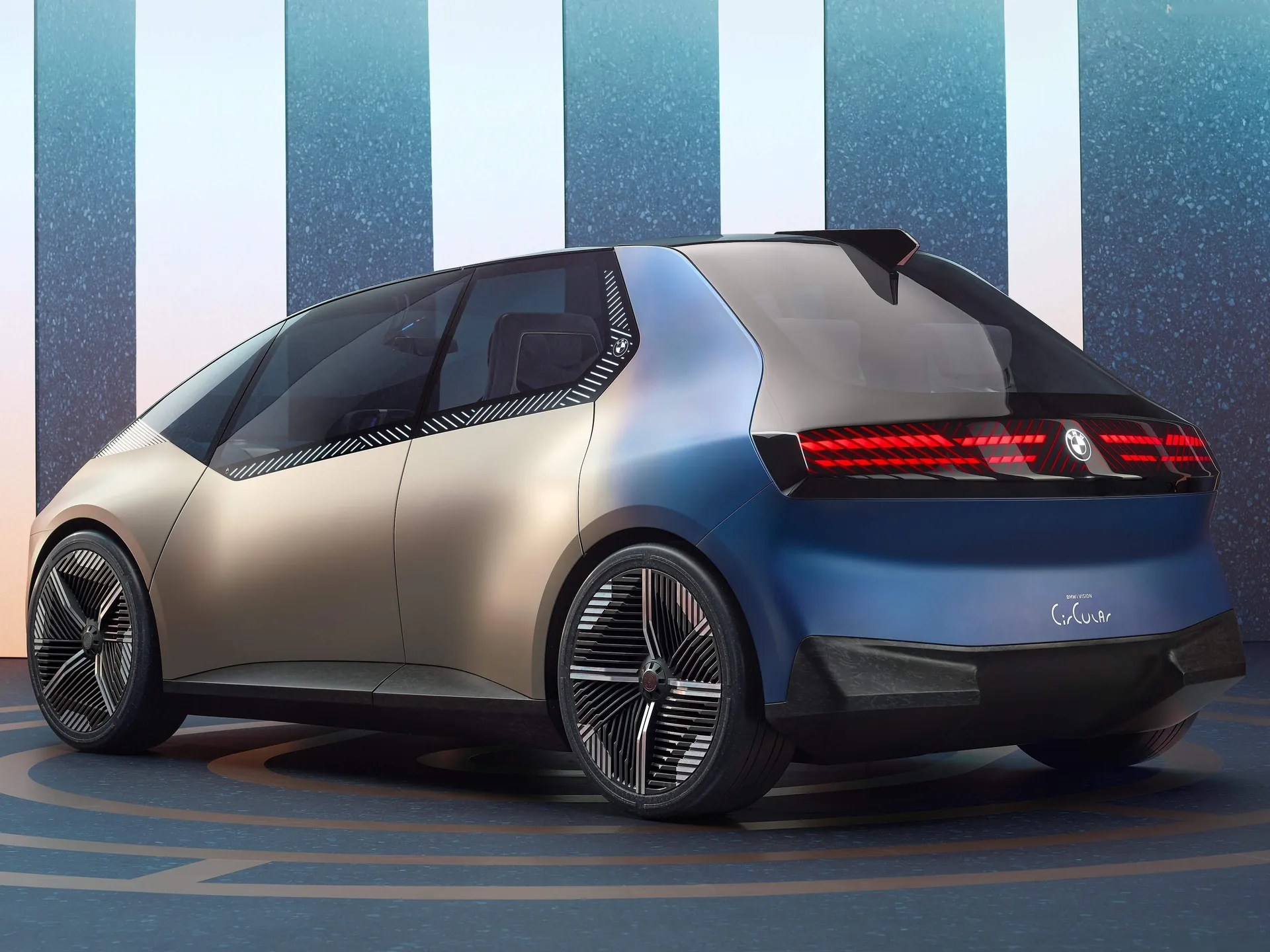 BMW i Vision Circular Concept (2021) – zadní tříčtvrteční pohled