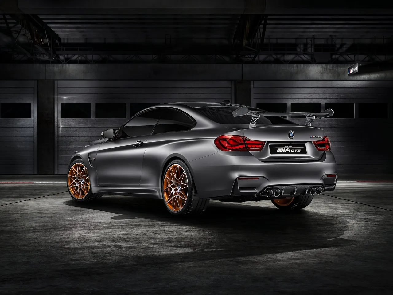 BMW M4 GTS Concept (2015) – zadní tříčtvrteční pohled