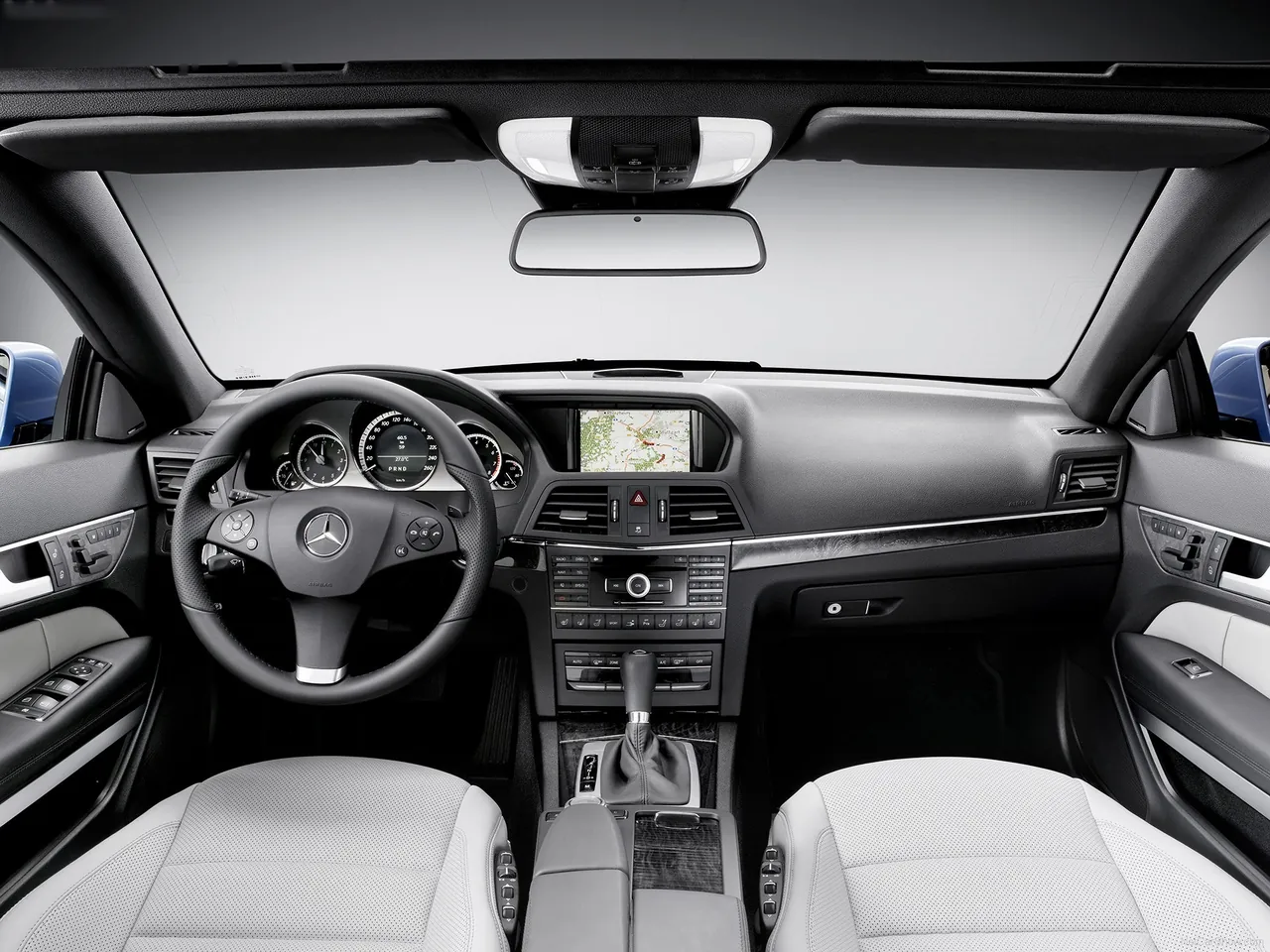 Mercedes-Benz E-Class Cabriolet (2011) – interiér