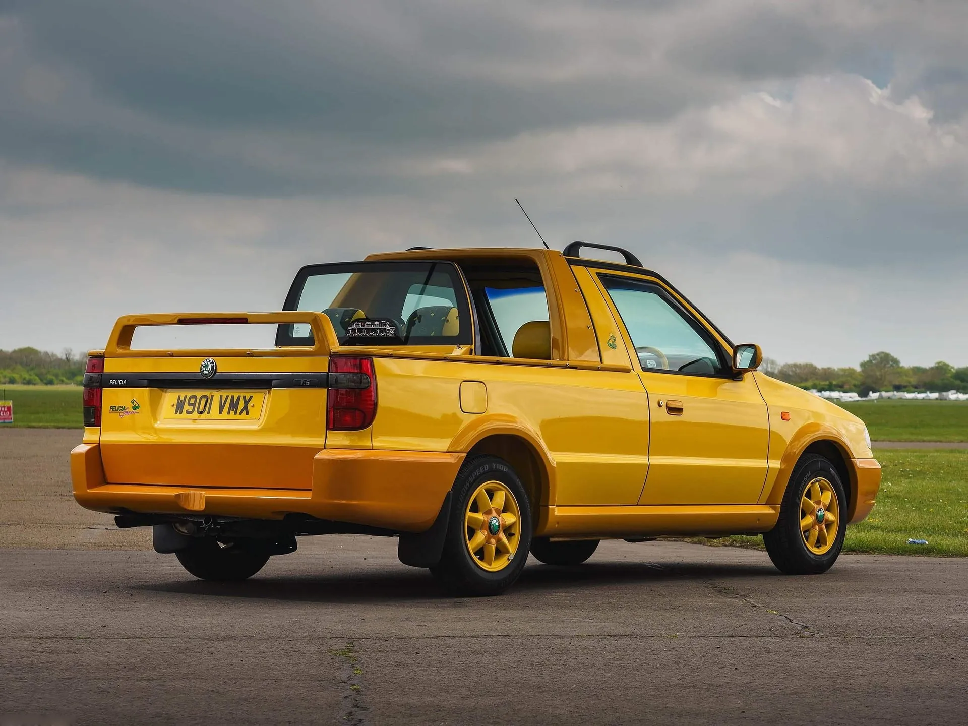 Skoda Felicia Fun [UK] (2000) – zadní tříčtvrteční pohled