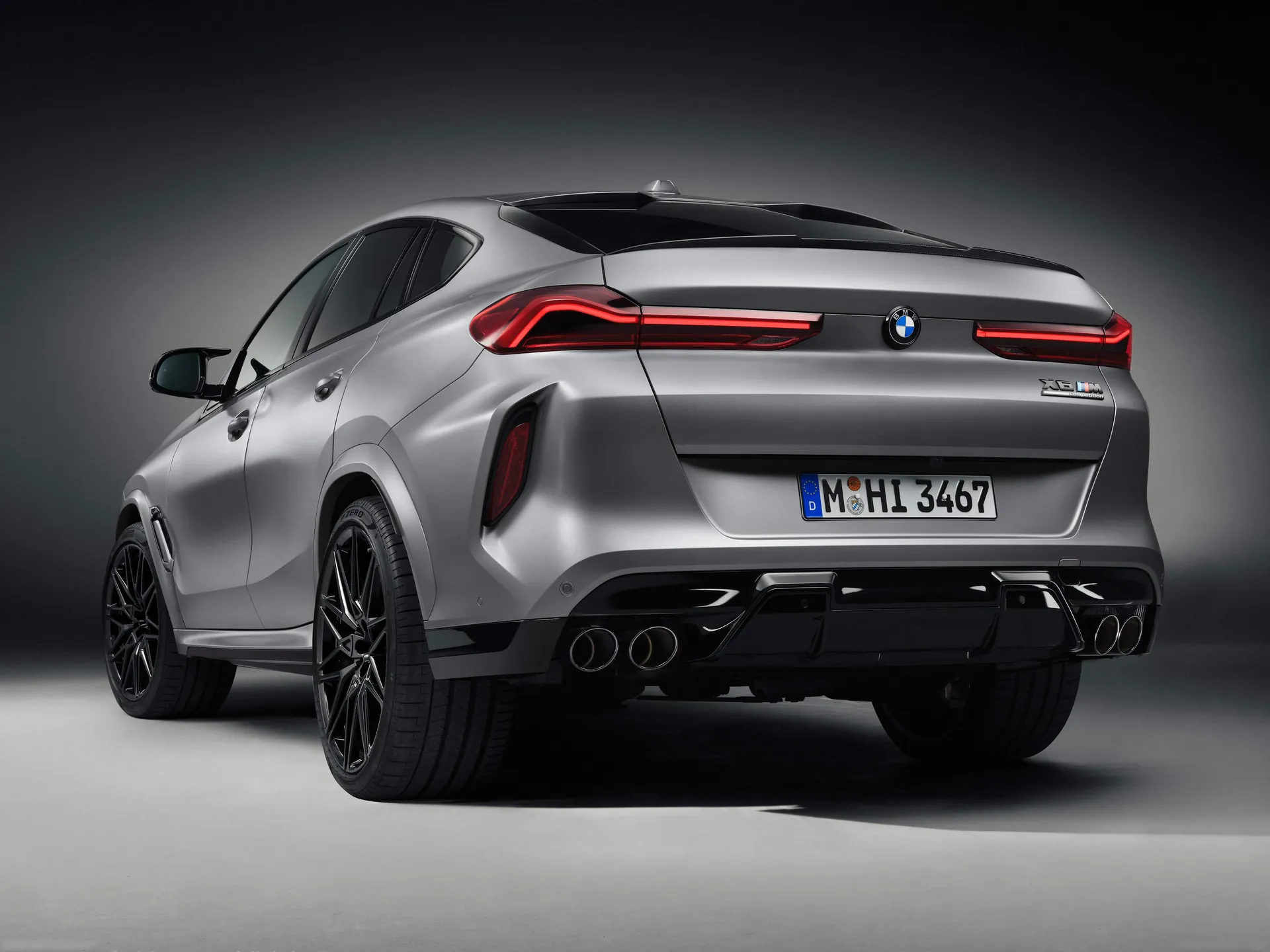 BMW X6 M Competition (2024) – zadní tříčtvrteční pohled
