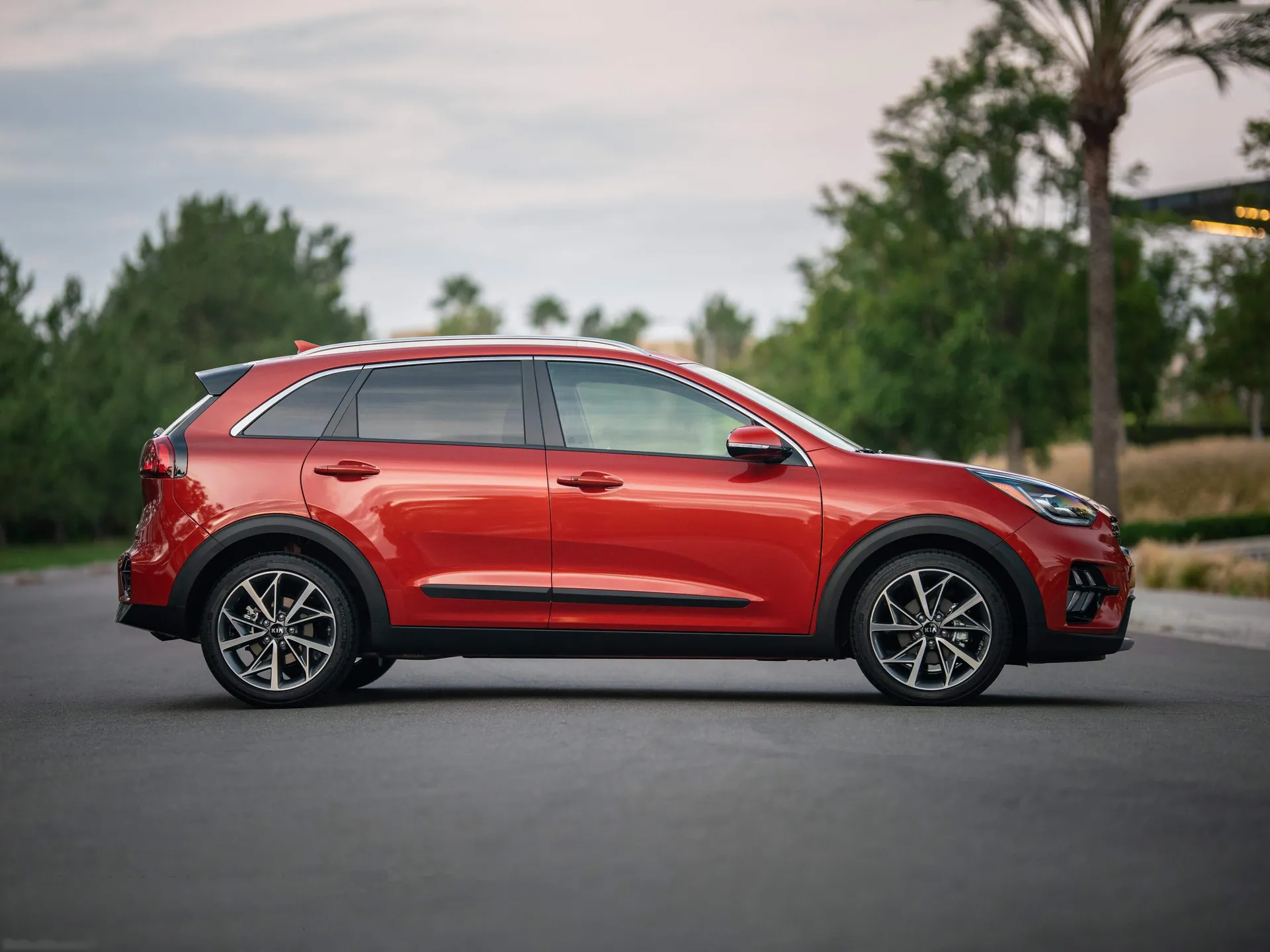 Kia Niro Hybrid (2020) – boční profil