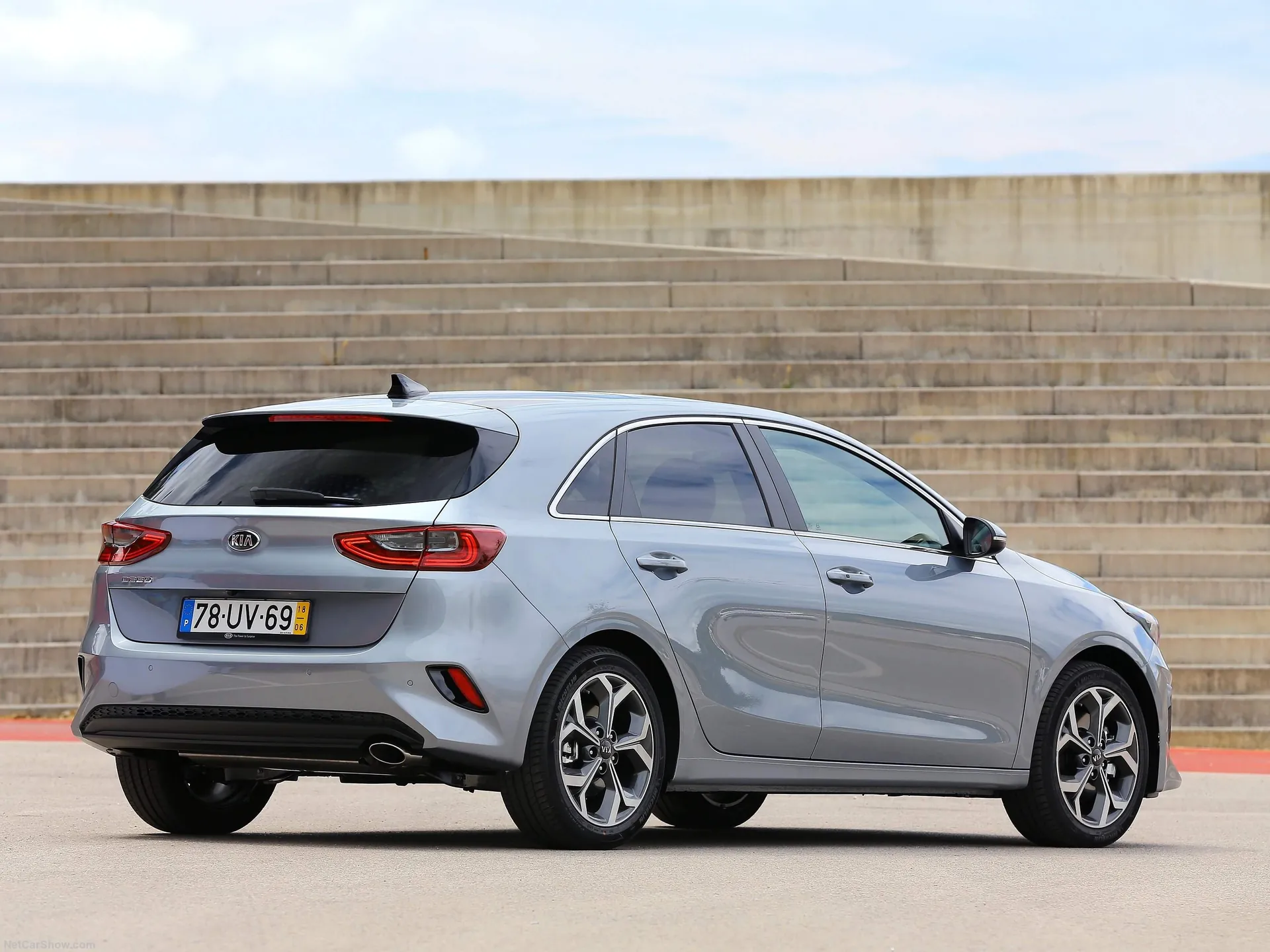 Kia Ceed (2019) – zadní tříčtvrteční pohled