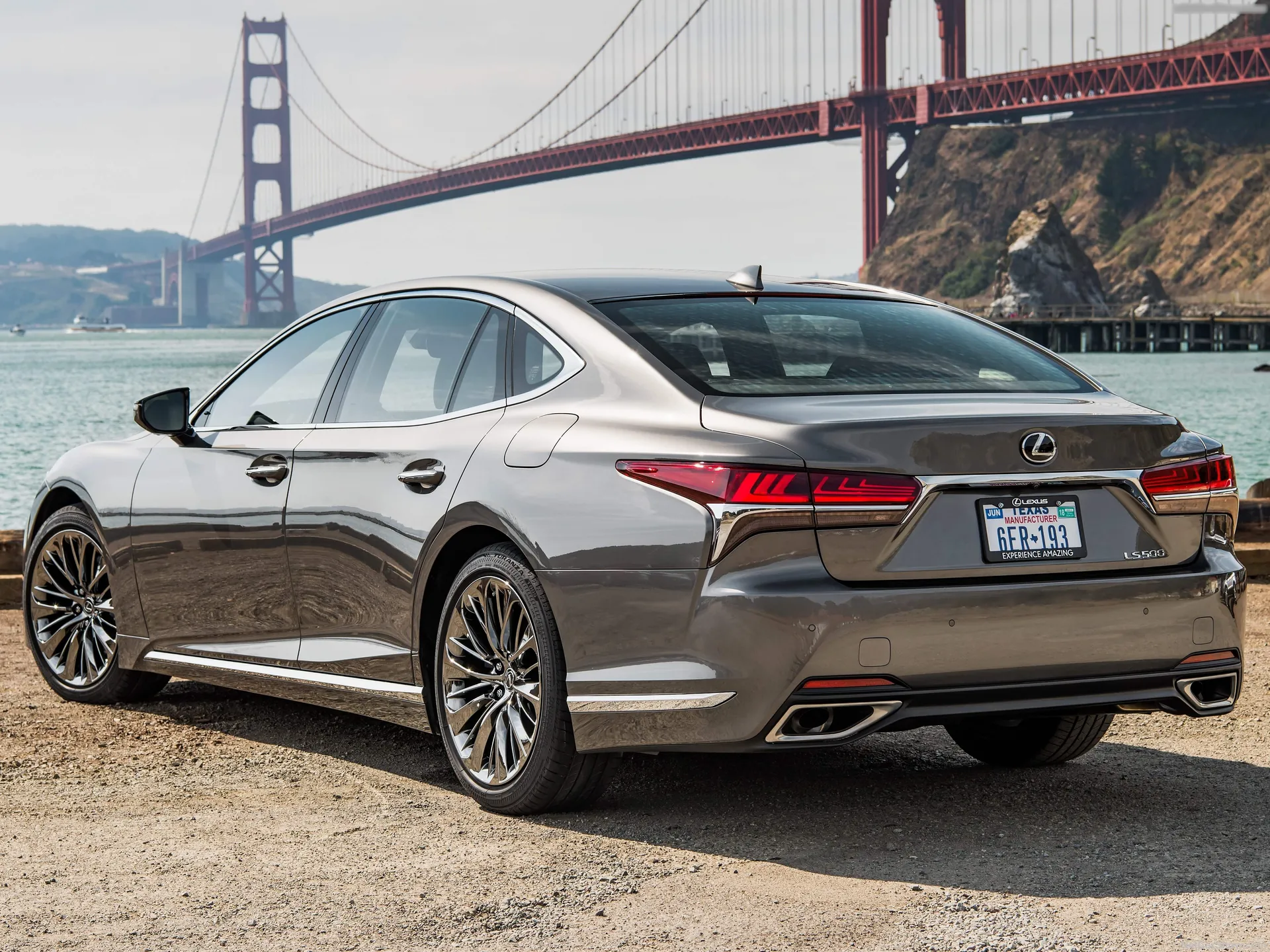 Lexus LS 500 (2018) – zadní tříčtvrteční pohled