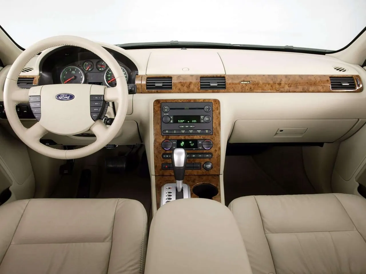 Ford Five Hundred Limited (2005) – interiér