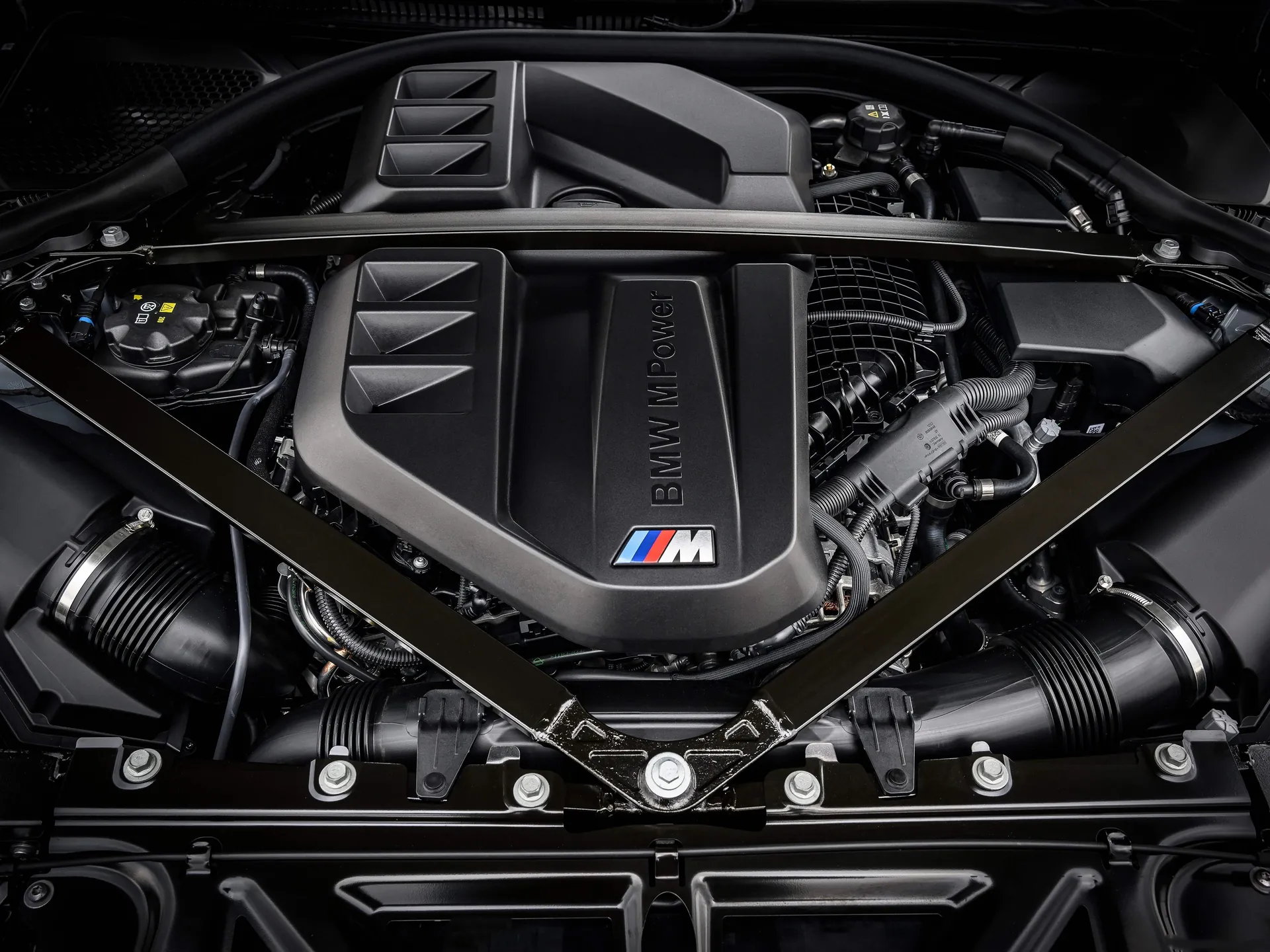 BMW M2 CS (2026) – motorový prostor