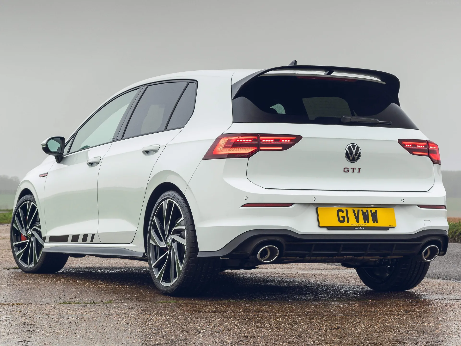 Volkswagen Golf GTI Clubsport (2021) - Rear Three-Quarter