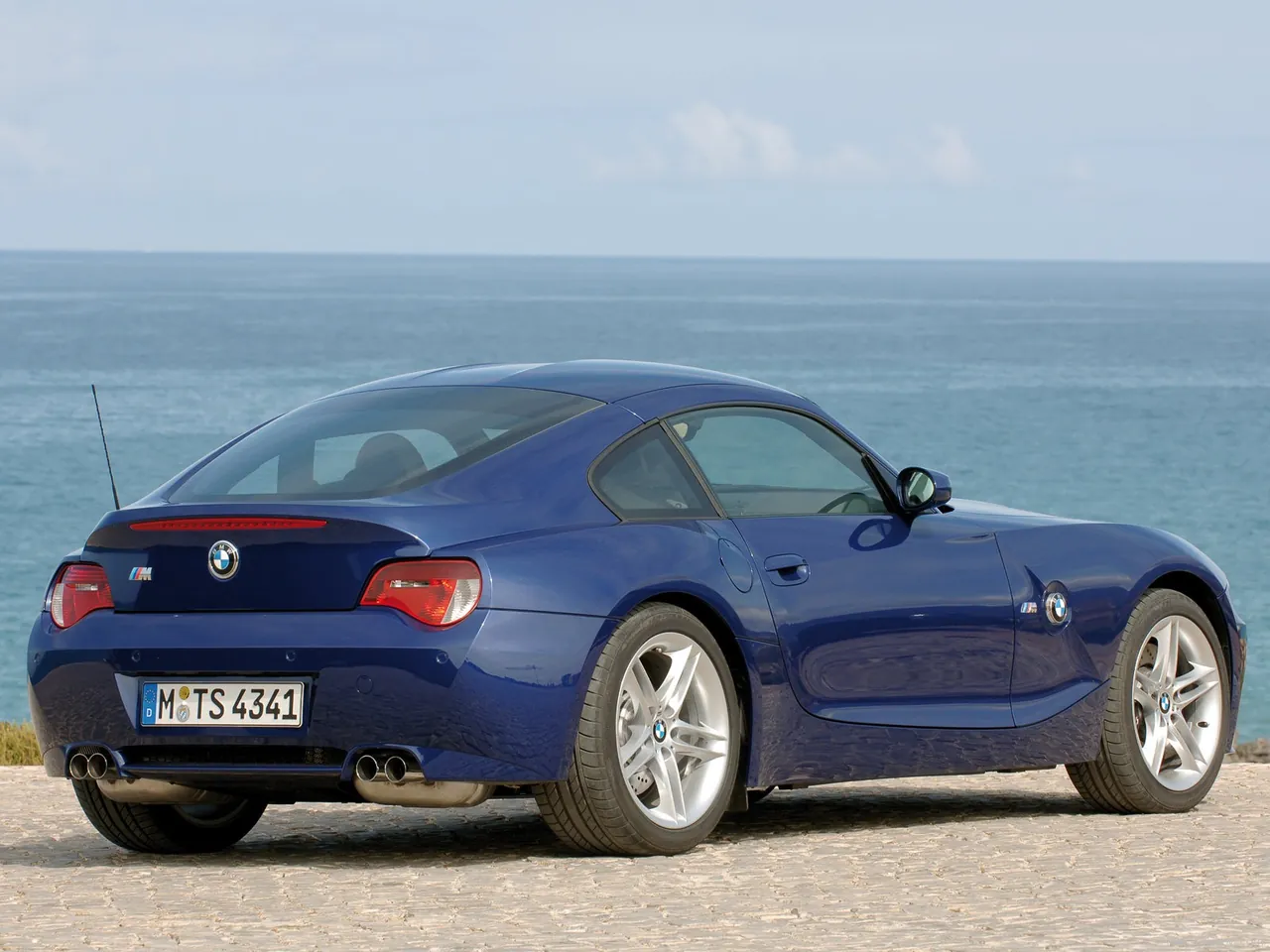 BMW Z4 M Coupe (2006) – zadní tříčtvrteční pohled