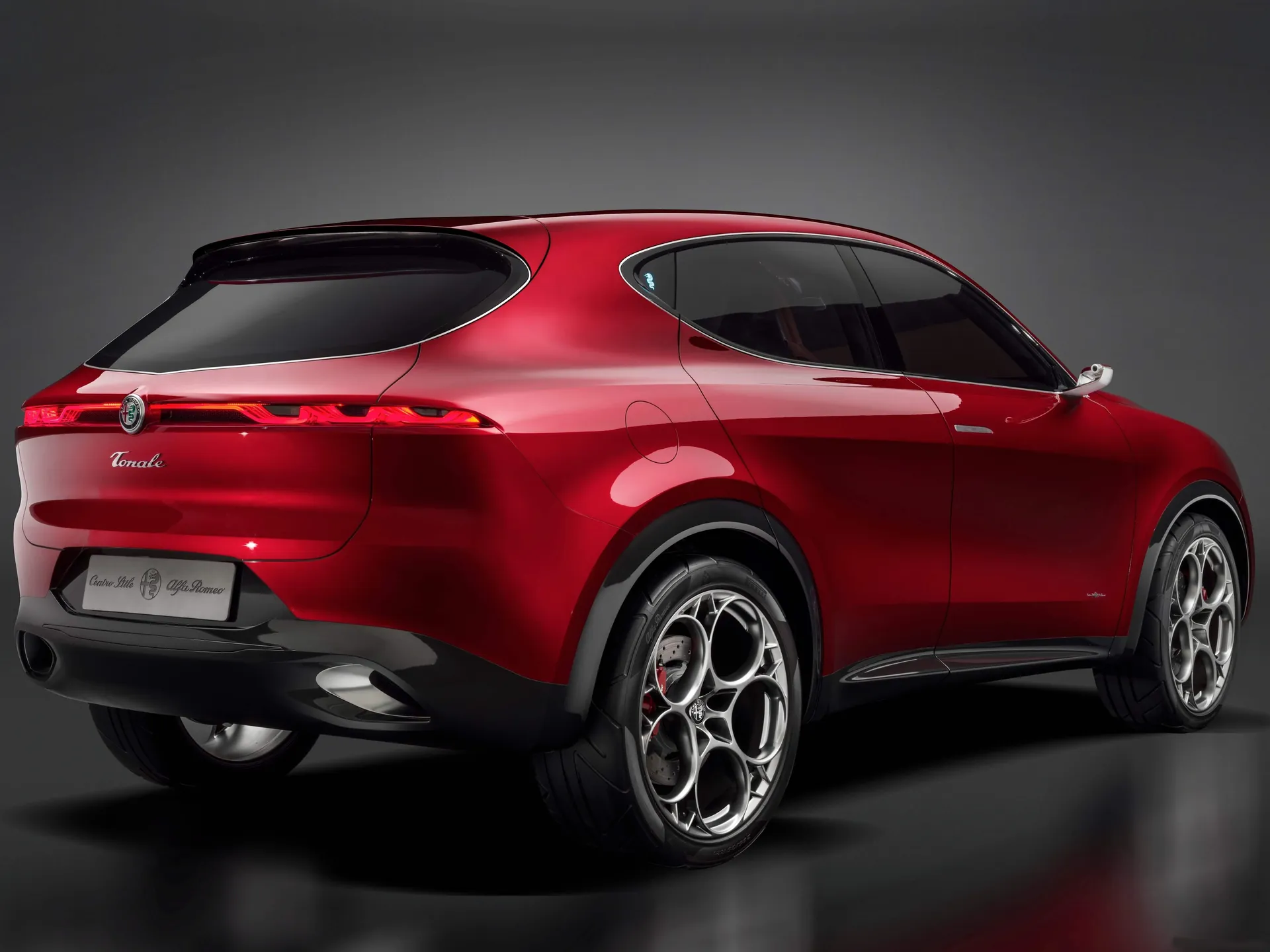 Alfa Romeo Tonale Concept (2019) – zadní tříčtvrteční pohled