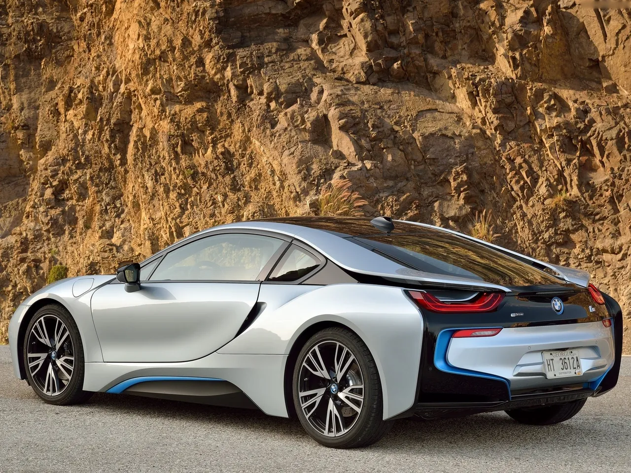 BMW i8 (2015) – zadní tříčtvrteční pohled