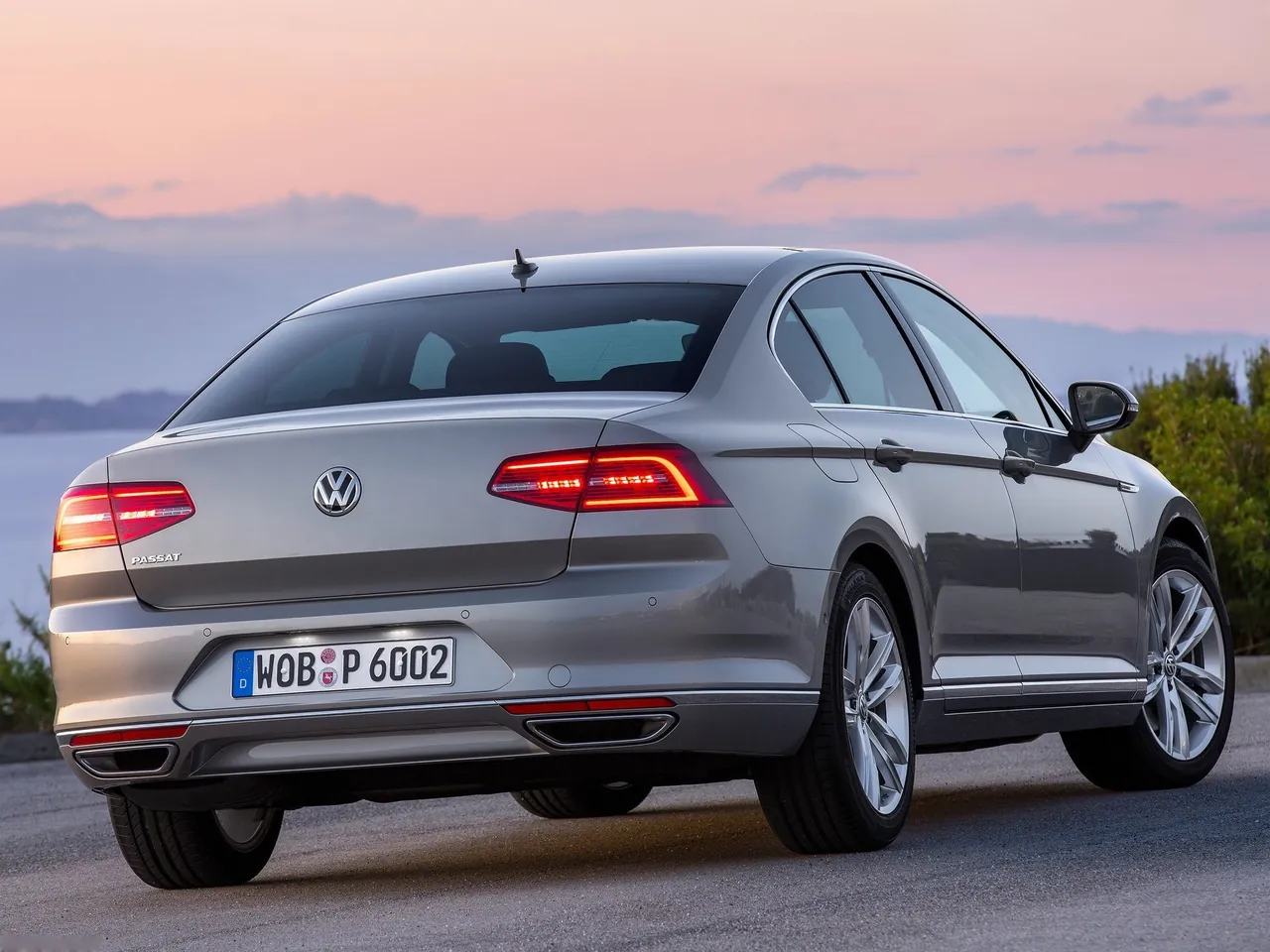 Volkswagen Passat (2015) – zadní tříčtvrteční pohled