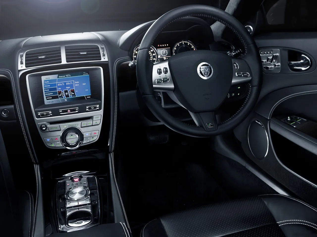 Jaguar XKR (2011) – interiér