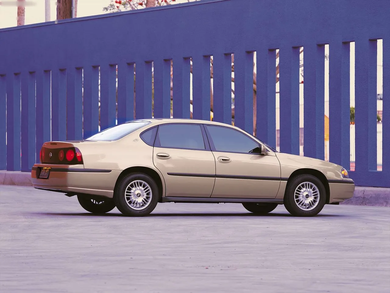 Chevrolet Impala Sedan (2001) – zadní tříčtvrteční pohled
