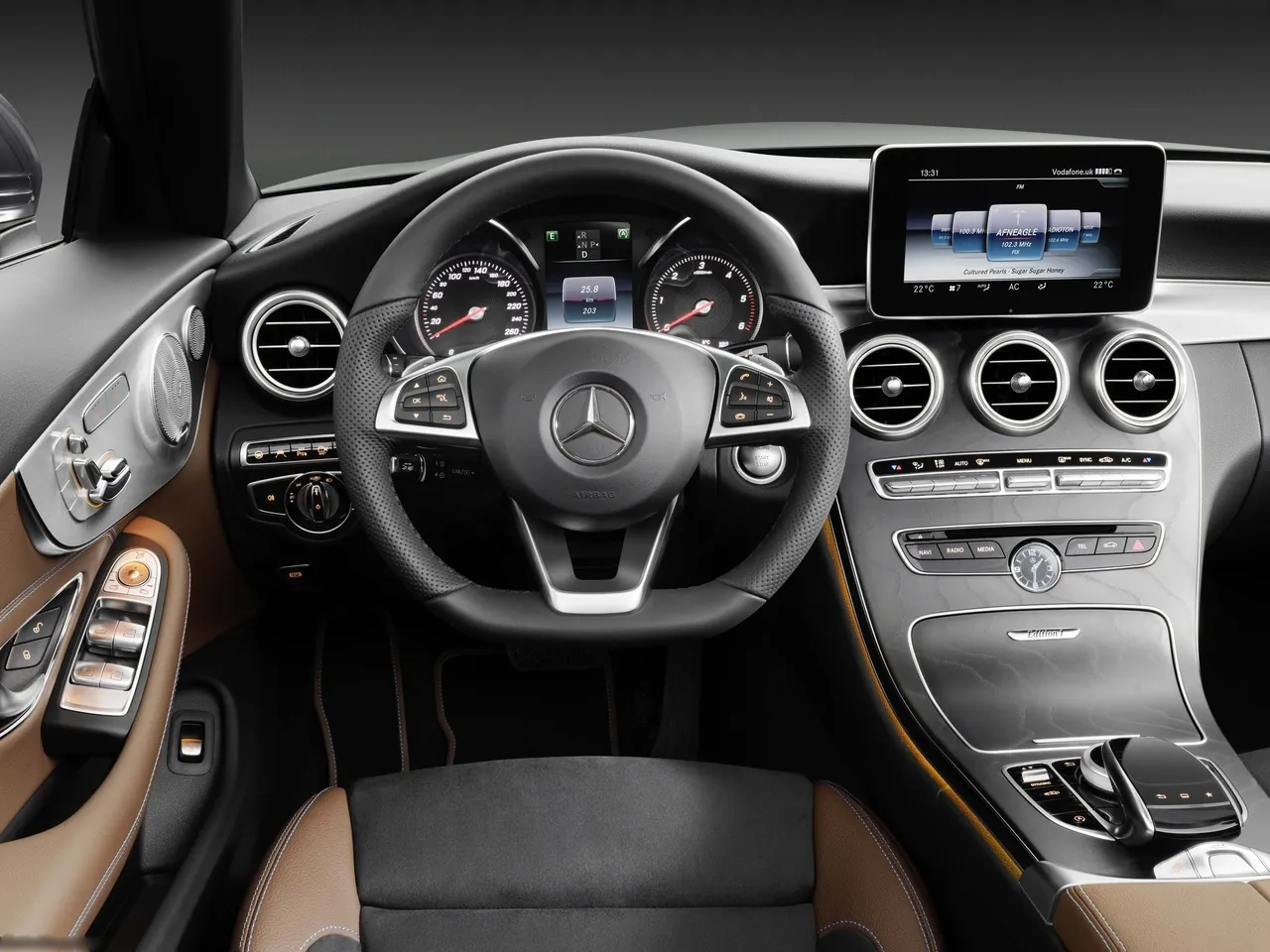 Mercedes-Benz C-Class Cabriolet (2017) – interiér