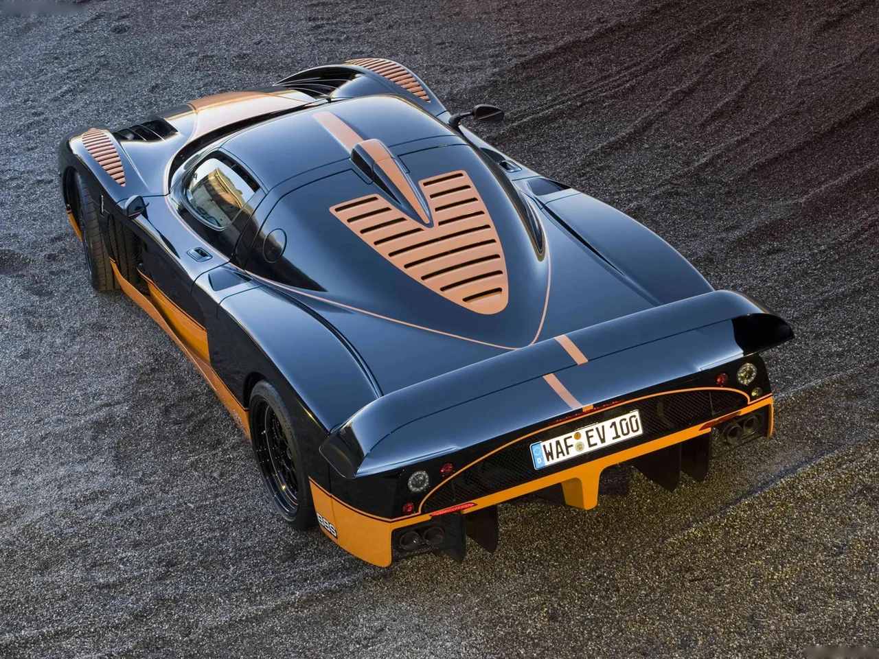 Edo Maserati MC12 XX (2006) – zadní tříčtvrteční pohled