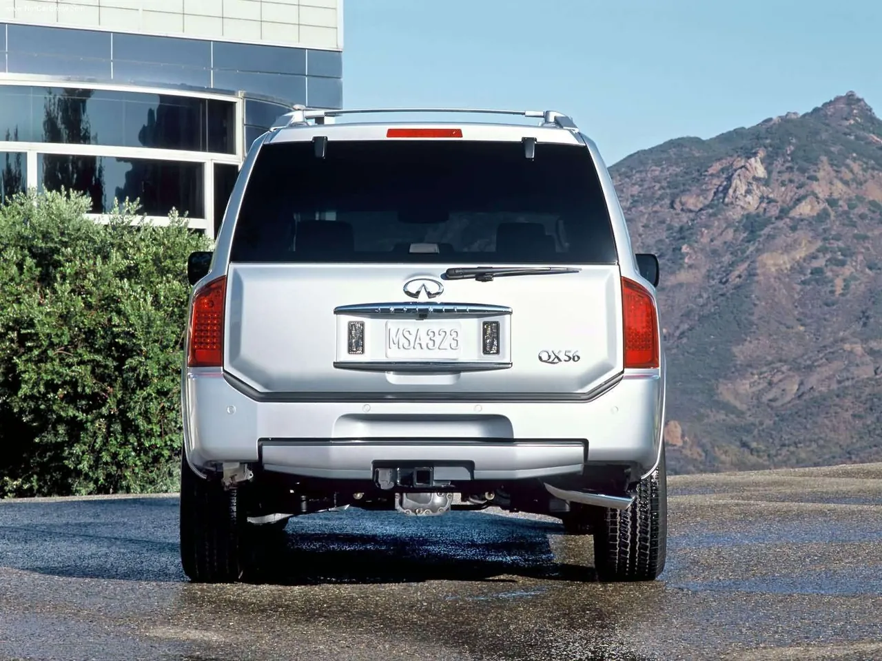 Infiniti QX56 (2004) – zezadu