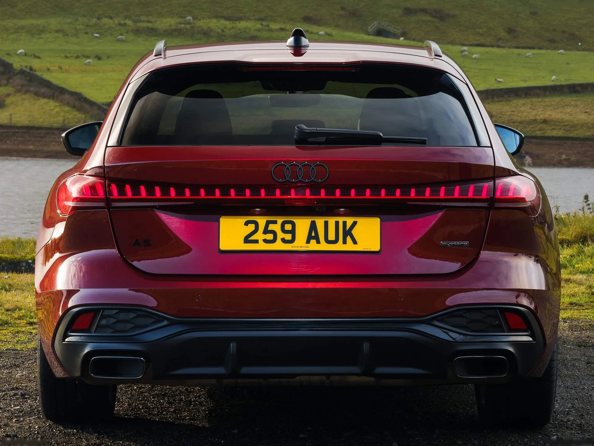 Audi A5 Avant e-hybrid [UK] (2025) – zezadu