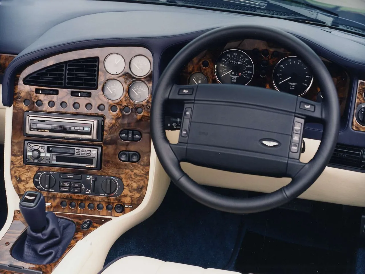 Aston Martin V8 Vantage (1992) - Interior