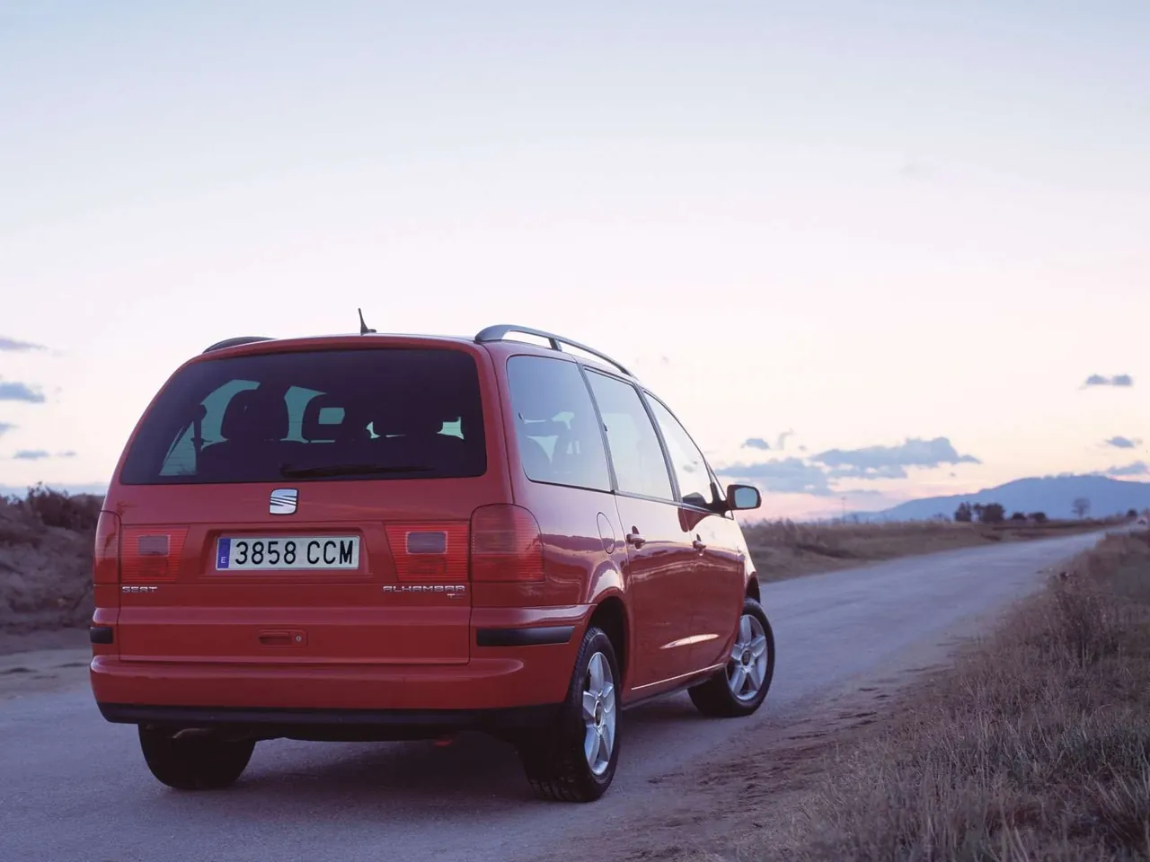 Seat Alhambra TDI (2000) – zadní tříčtvrteční pohled