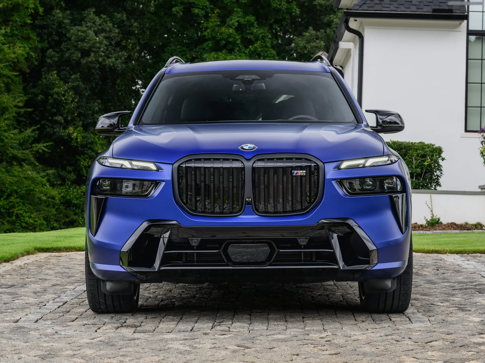 BMW X7 M60i (2023) – zepředu