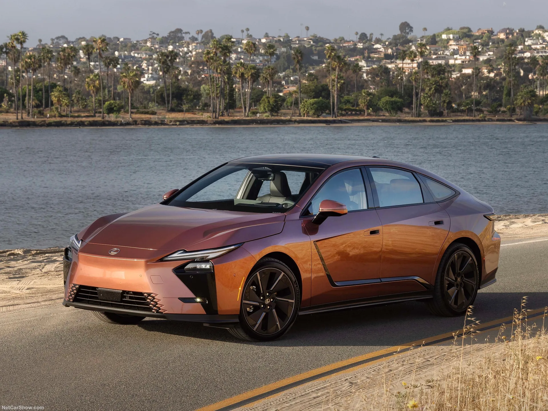 Lexus ES 500e AWD (2026)