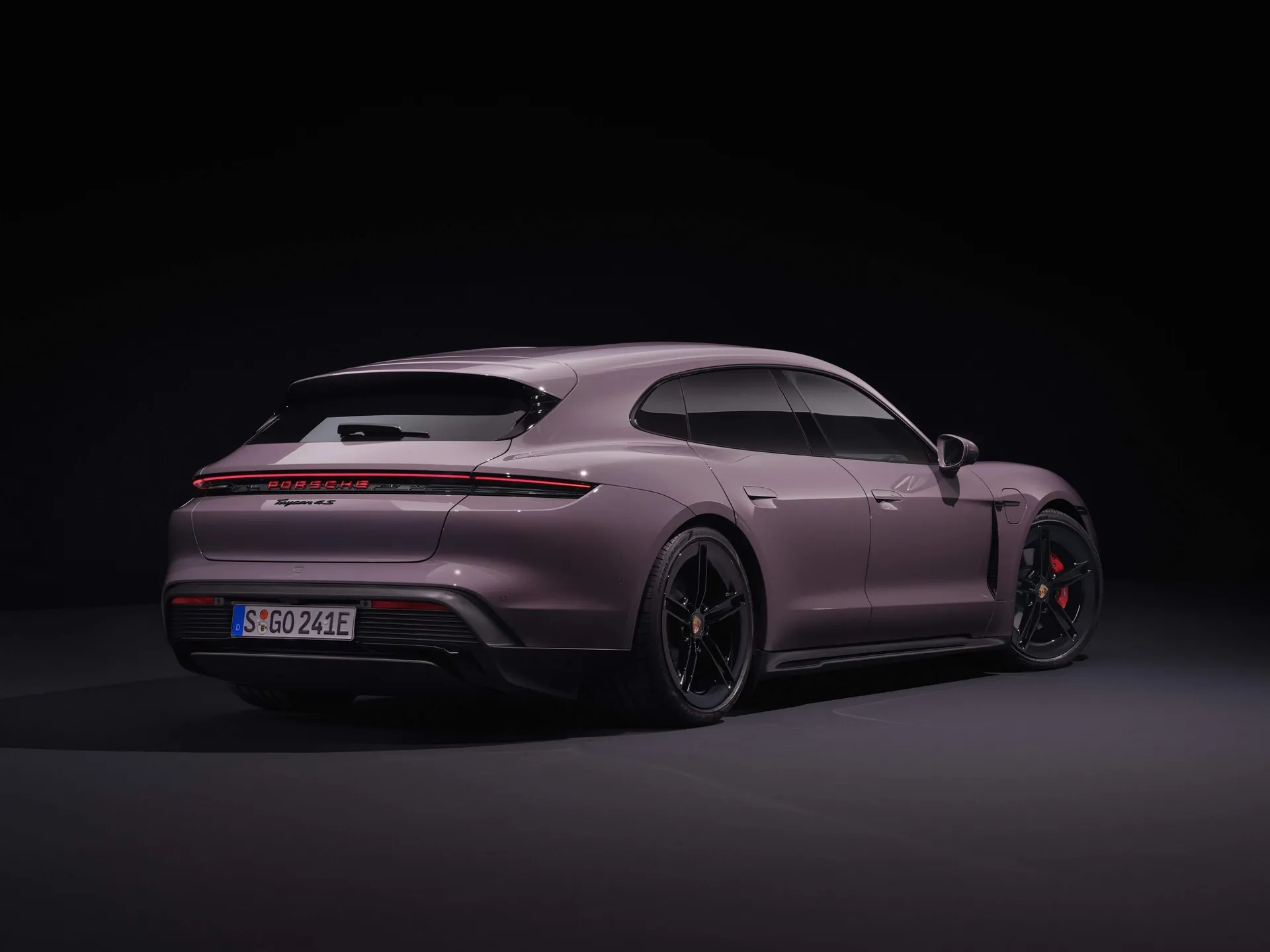 Porsche Taycan 4S Sport Turismo (2025) – zadní tříčtvrteční pohled