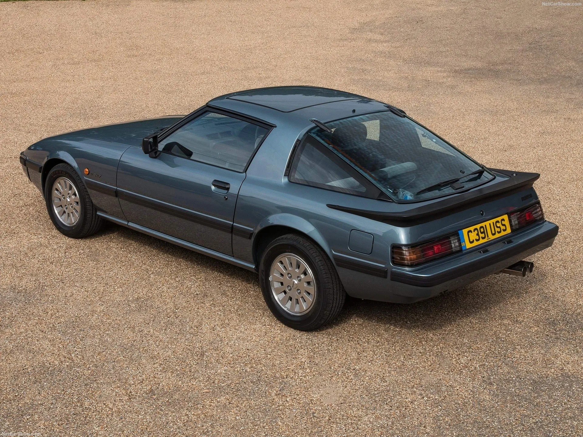 Mazda RX-7 (1984) – zadní tříčtvrteční pohled