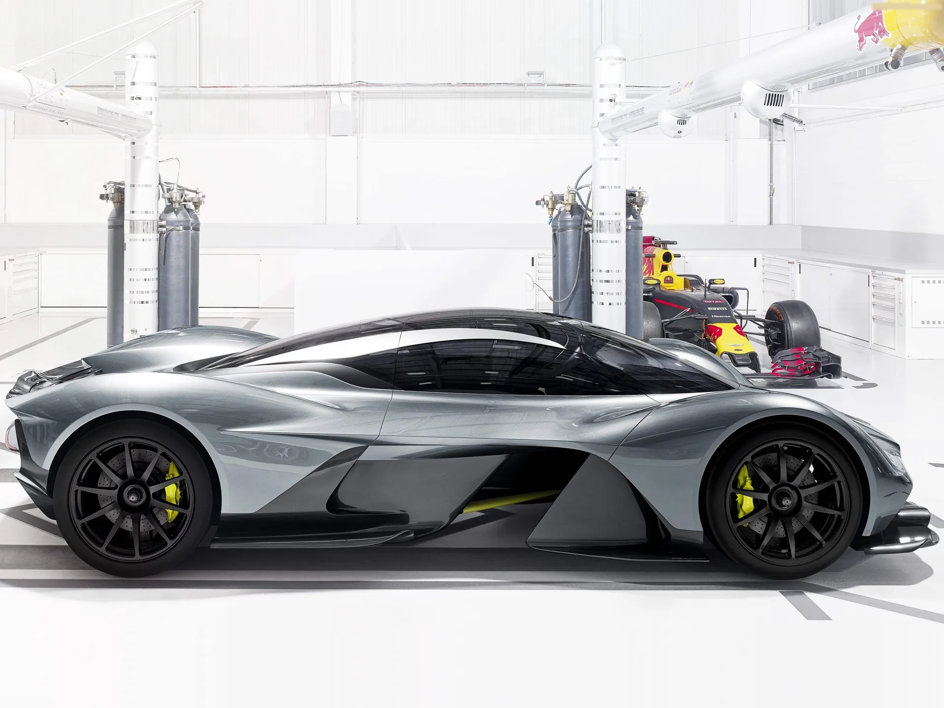 Aston Martin AM-RB 001 Concept (2016) – boční profil