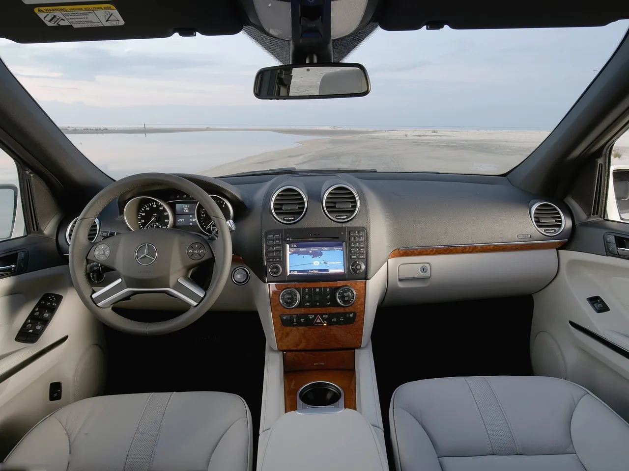 Mercedes-Benz M-Class (2009) - Interior
