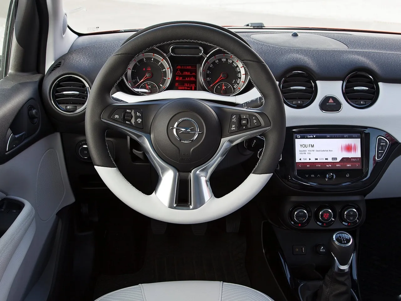 Opel Adam Rocks (2015) – interiér