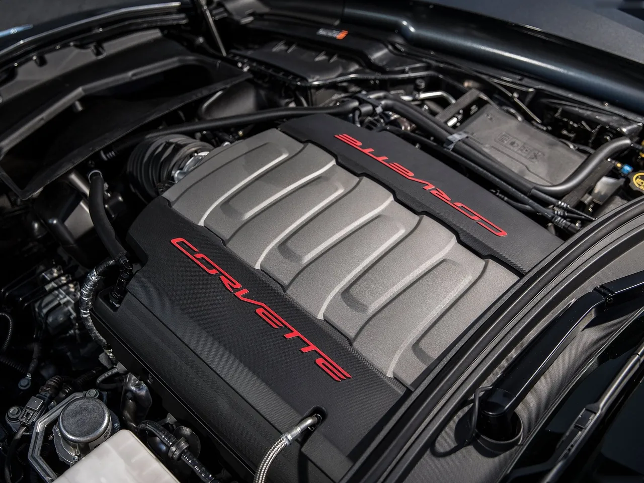 Chevrolet Corvette C7 Stingray Convertible (2014) – motorový prostor