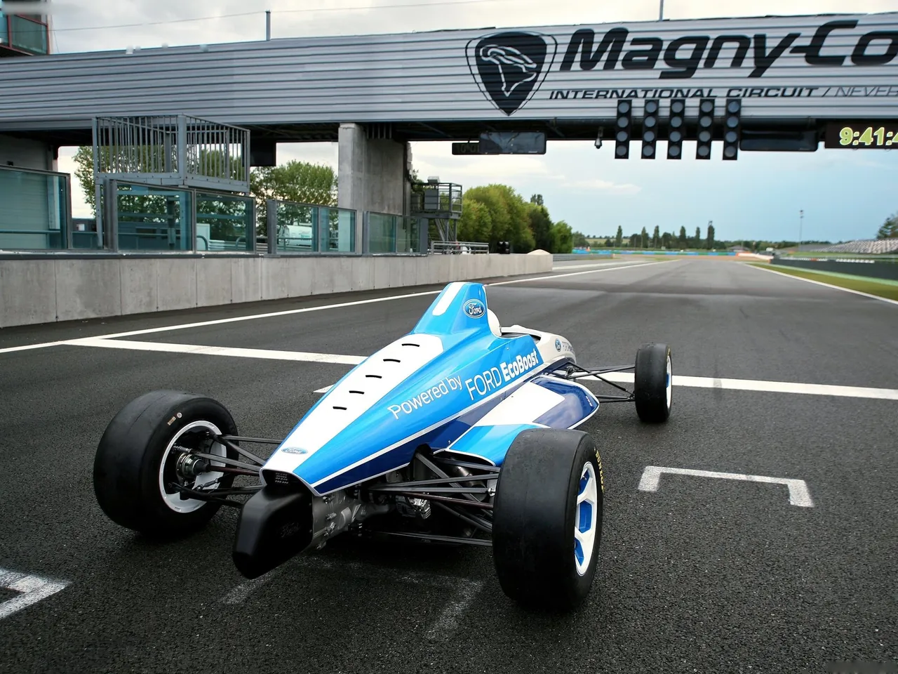Ford Formula (2012) – zadní tříčtvrteční pohled