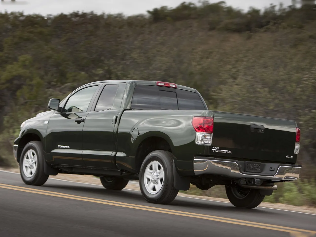Toyota Tundra (2010) – zadní tříčtvrteční pohled
