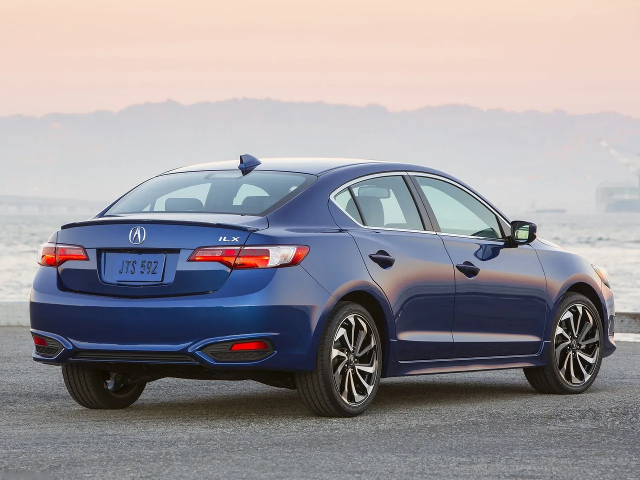 Acura ILX (2016) – zadní tříčtvrteční pohled