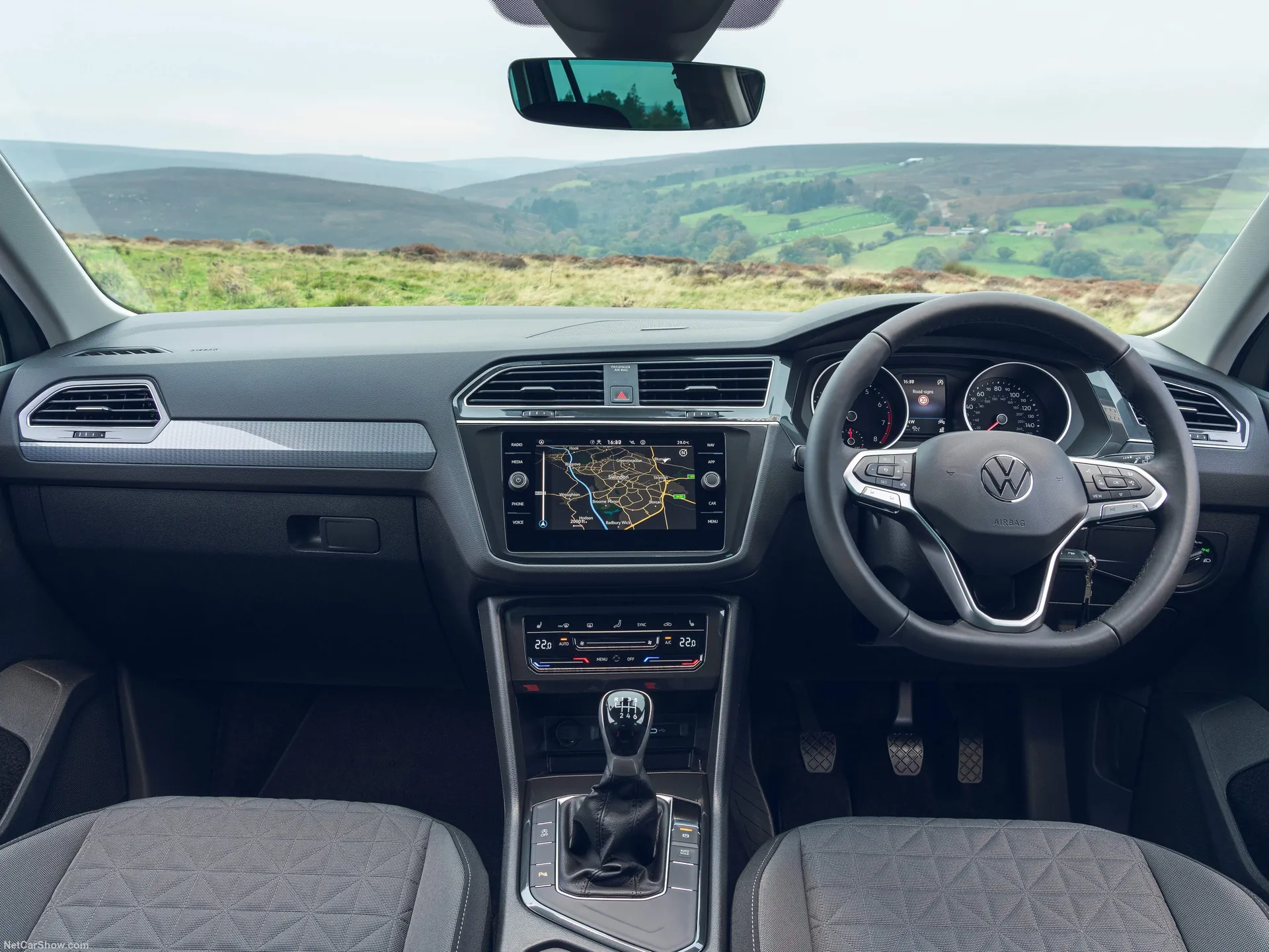 Volkswagen Tiguan [UK] (2021) - Interior
