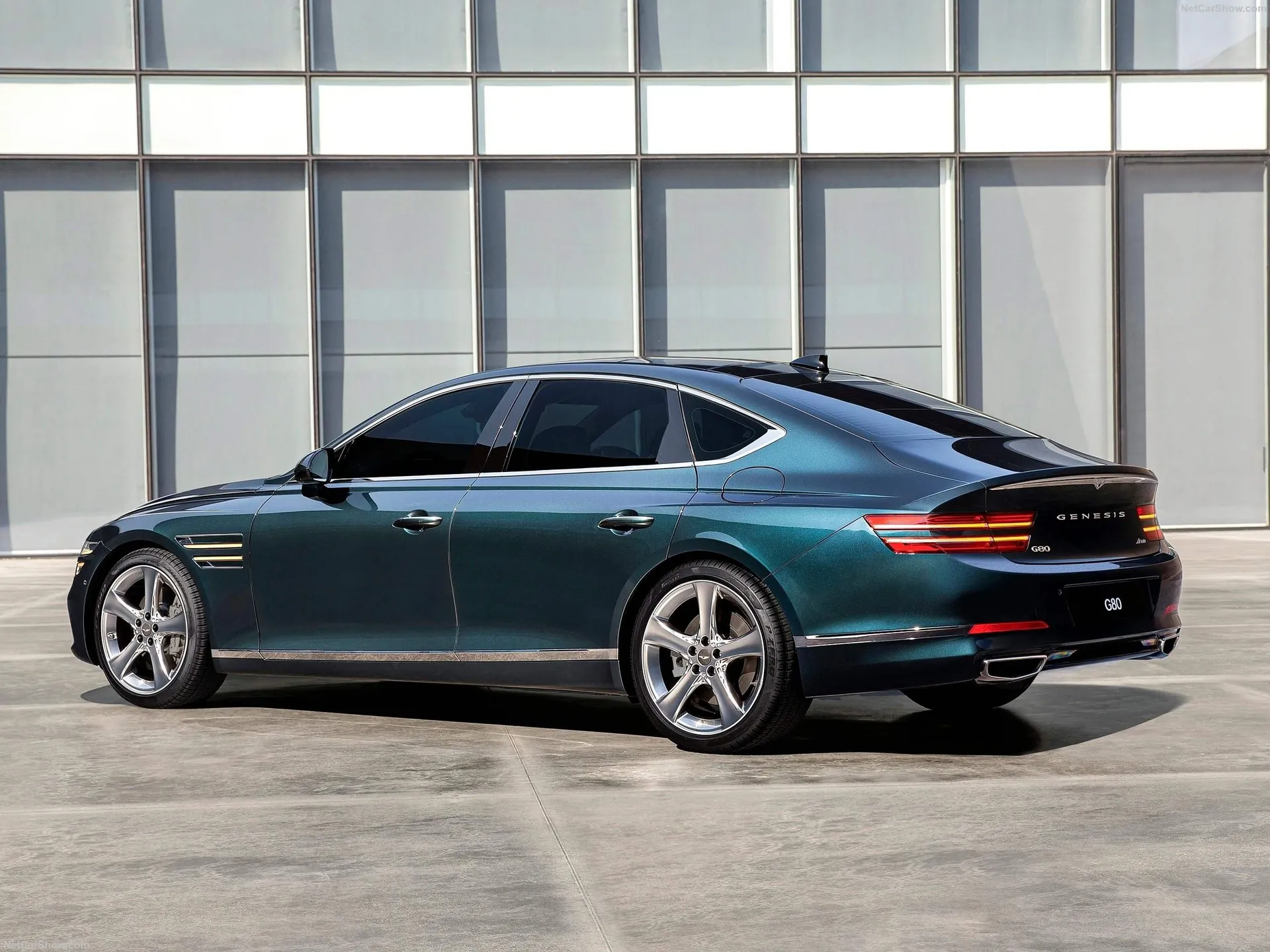 Genesis G80 (2021) – zadní tříčtvrteční pohled