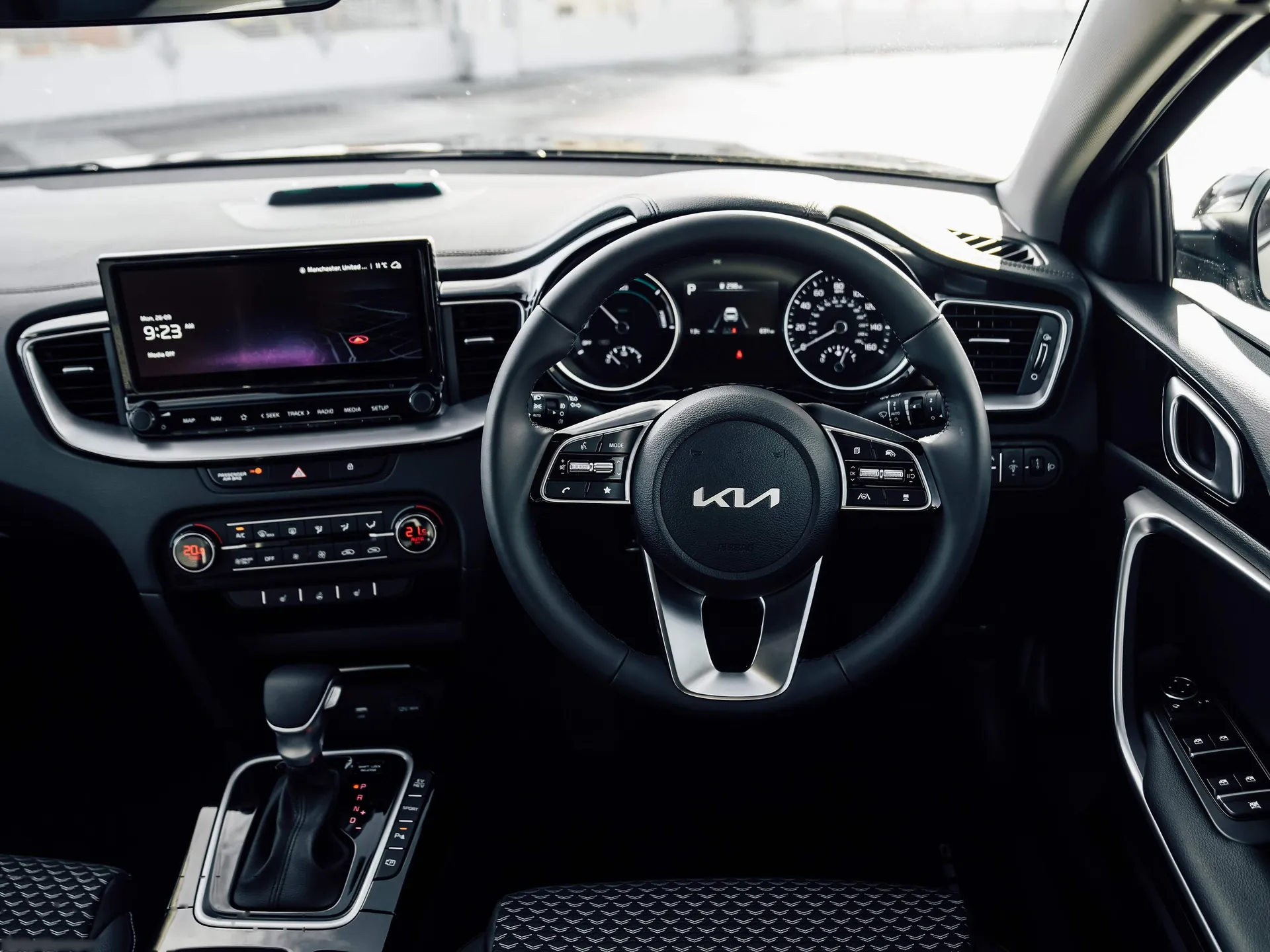 Kia XCeed [UK] (2023) – interiér