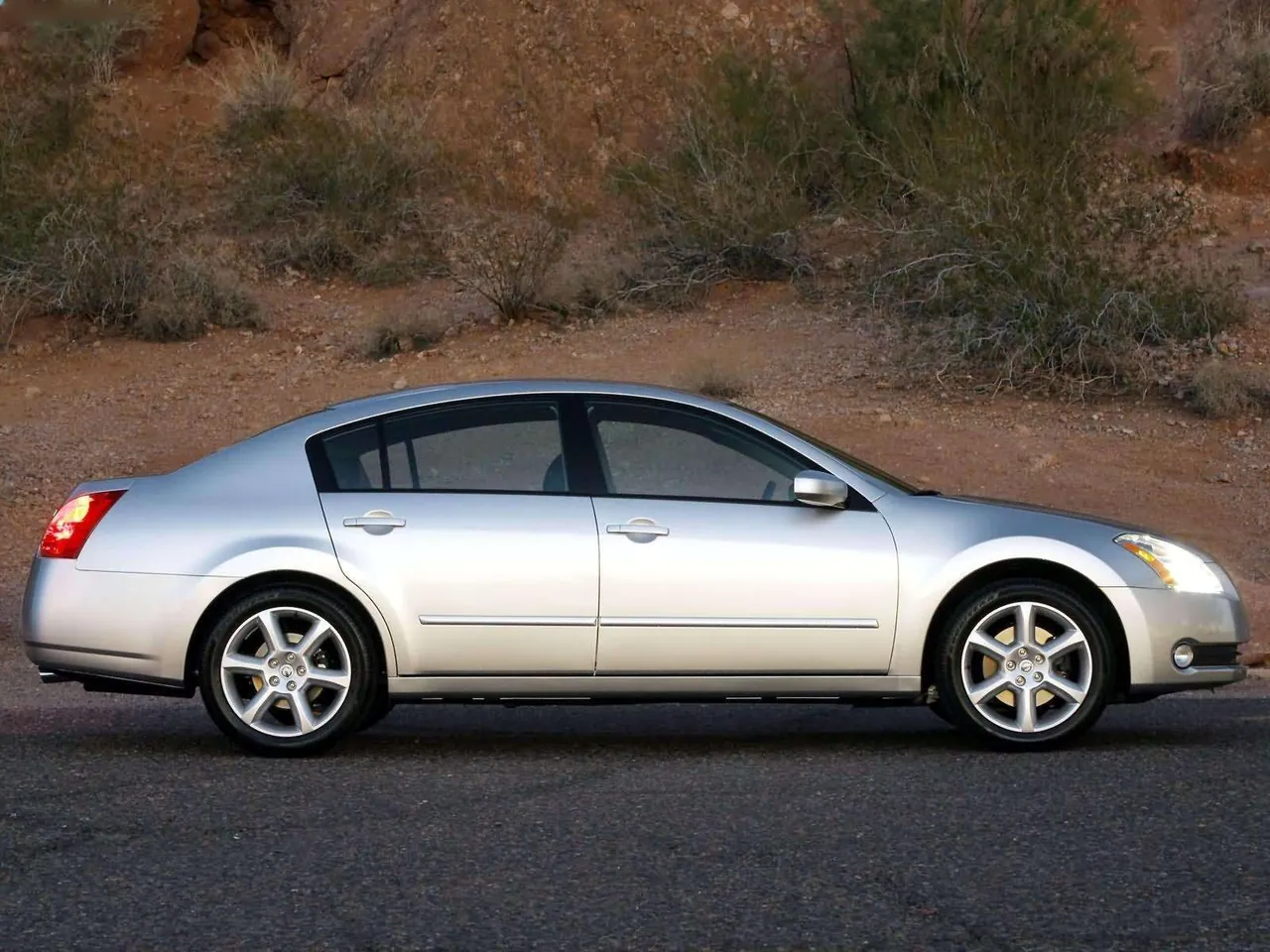 Nissan Maxima (2004) – boční profil