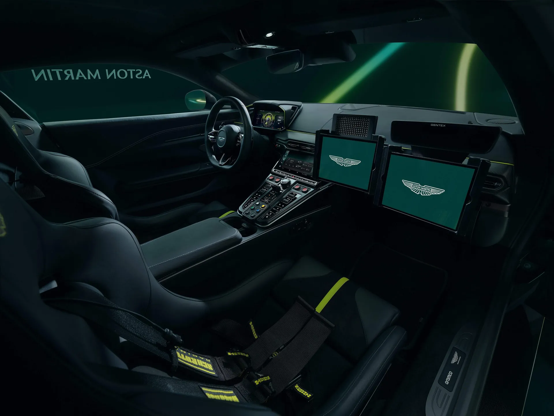 Aston Martin Vantage F1 Safety Car (2024) – interiér