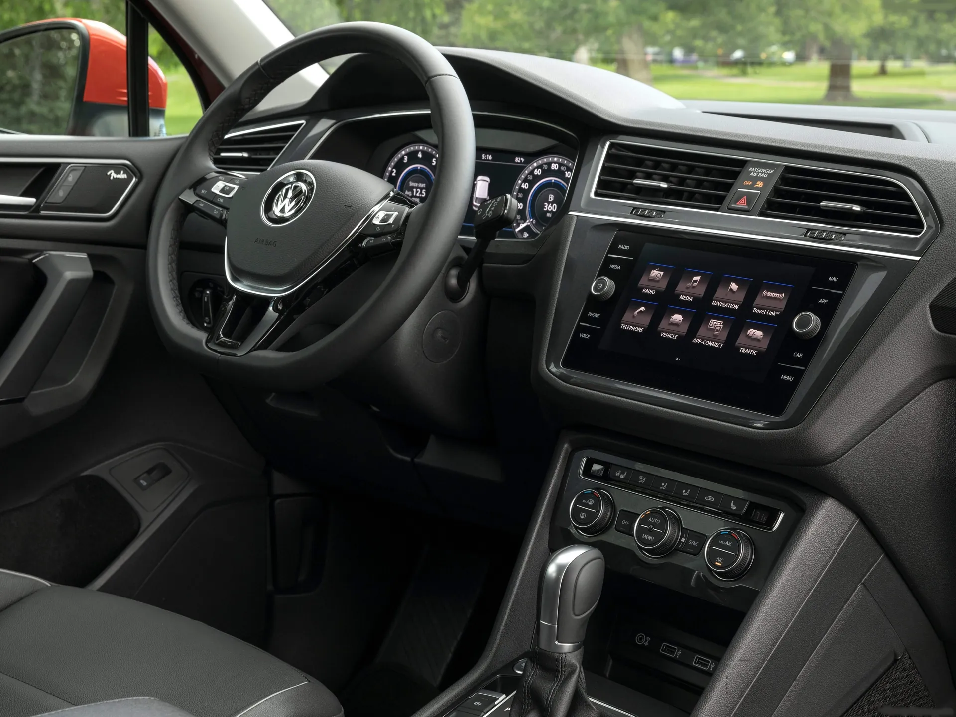 Volkswagen Tiguan [US] (2018) - Interior