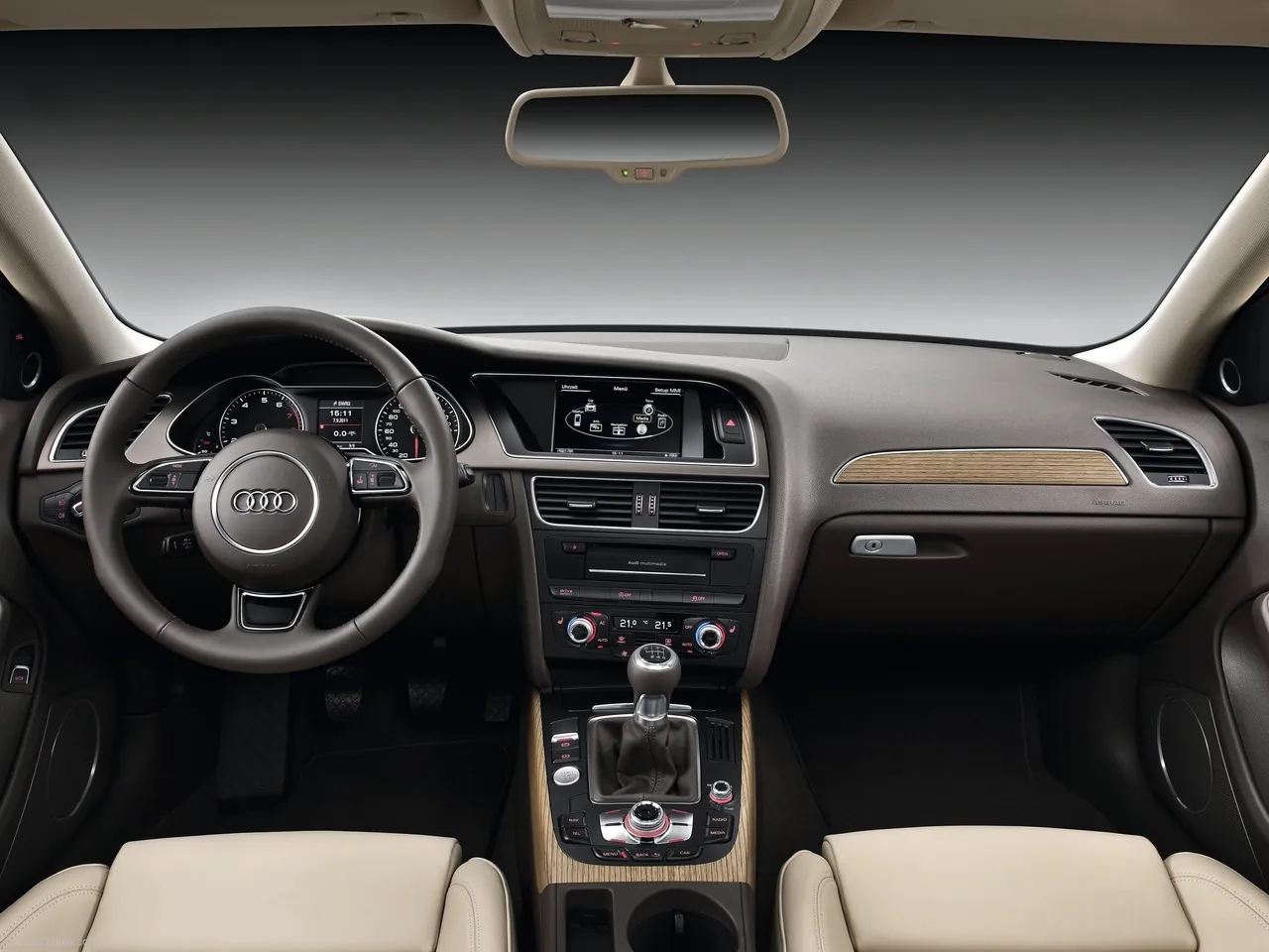 Audi A4 (2013) – interiér