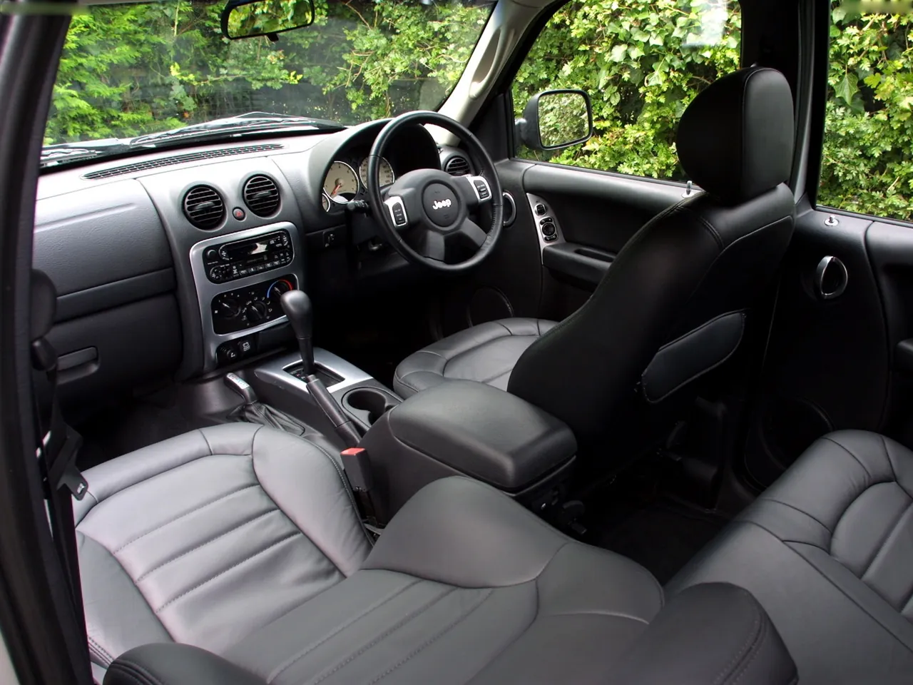Jeep Cherokee [UK] (2003) - Interior