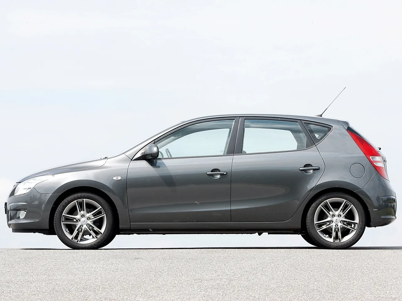 Hyundai i30 (2008) – boční profil