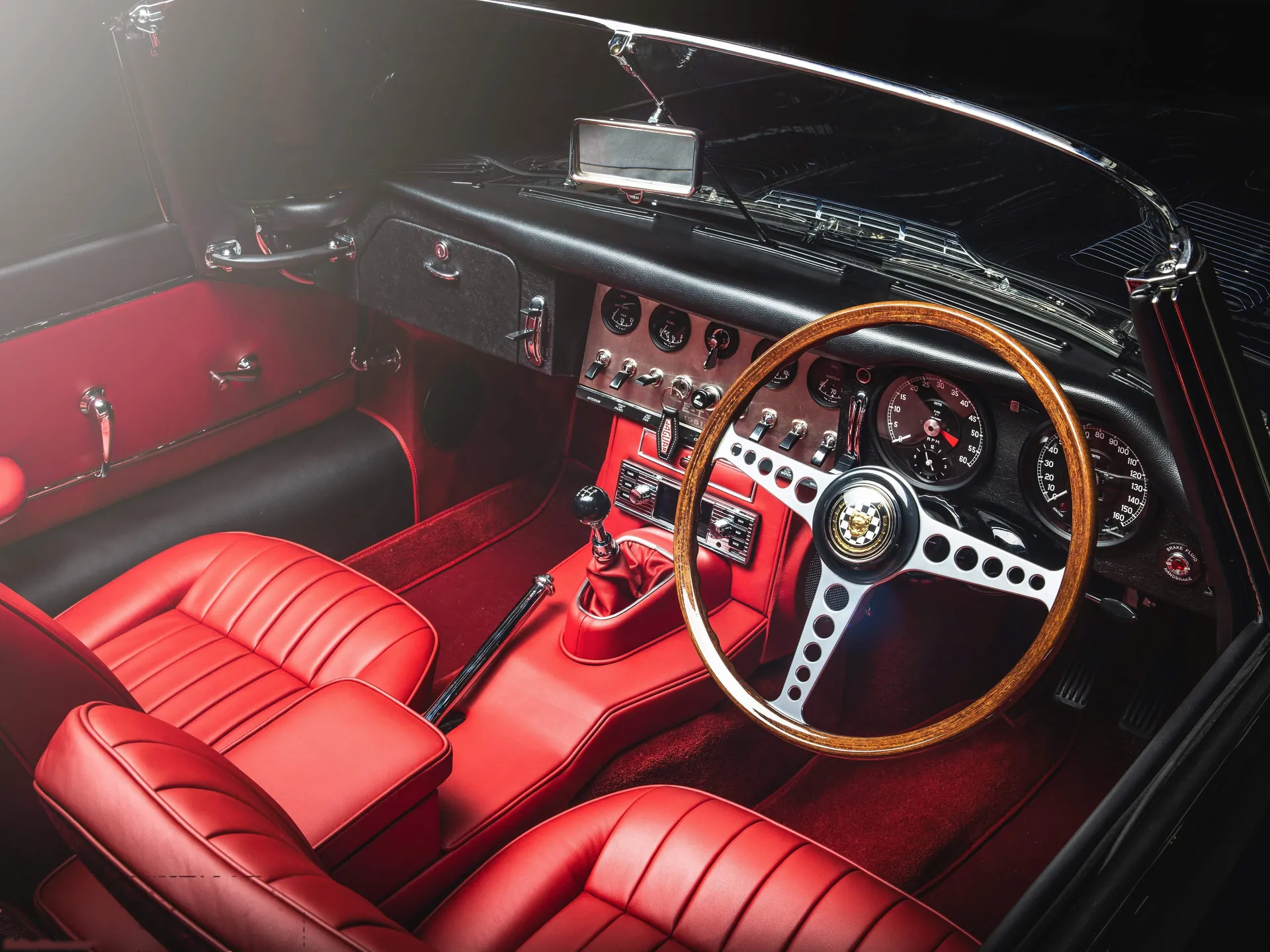 Jaguar E-Type Roadster (1965) – interiér