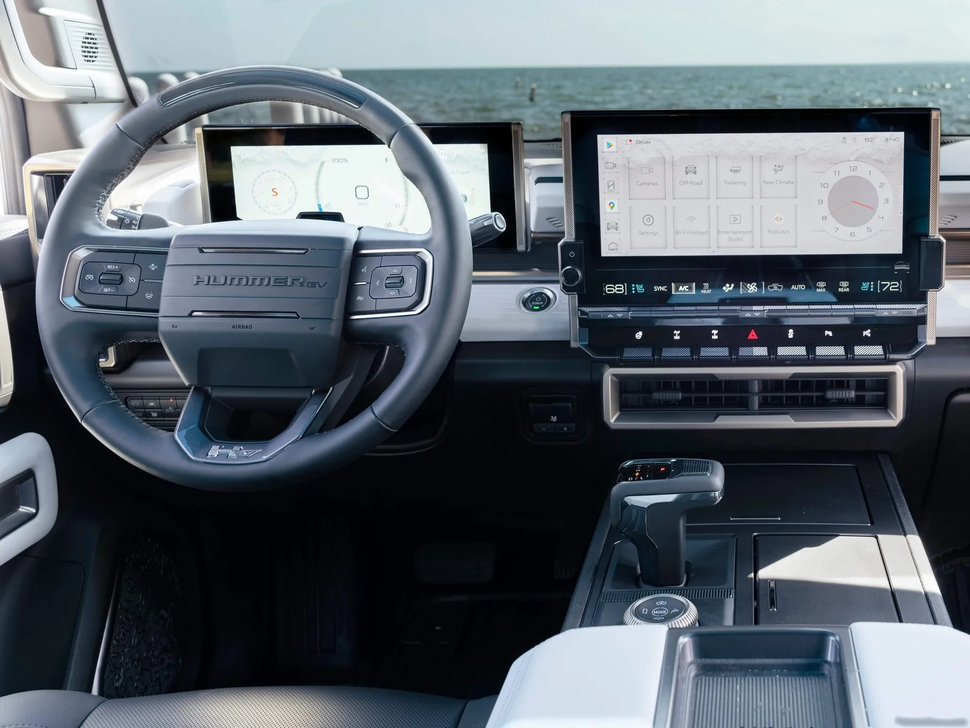 GMC Hummer EV (2022) – interiér